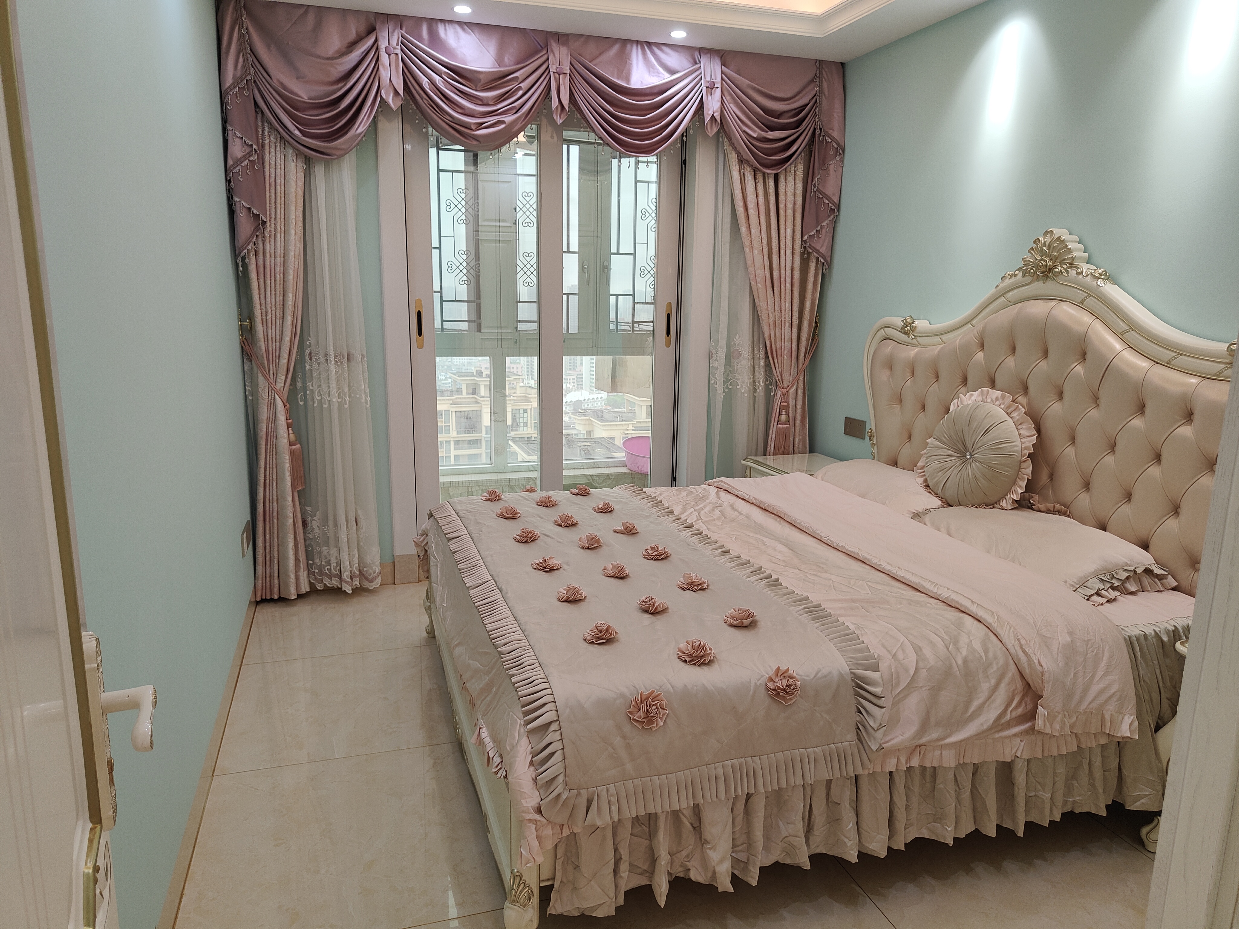 海阔天空-国瑞城三期(铂仕苑) 6室2厅4卫 1450.0万 海阔天空-国瑞城三期(铂仕苑) 6室2厅4卫 1450.0万室内图