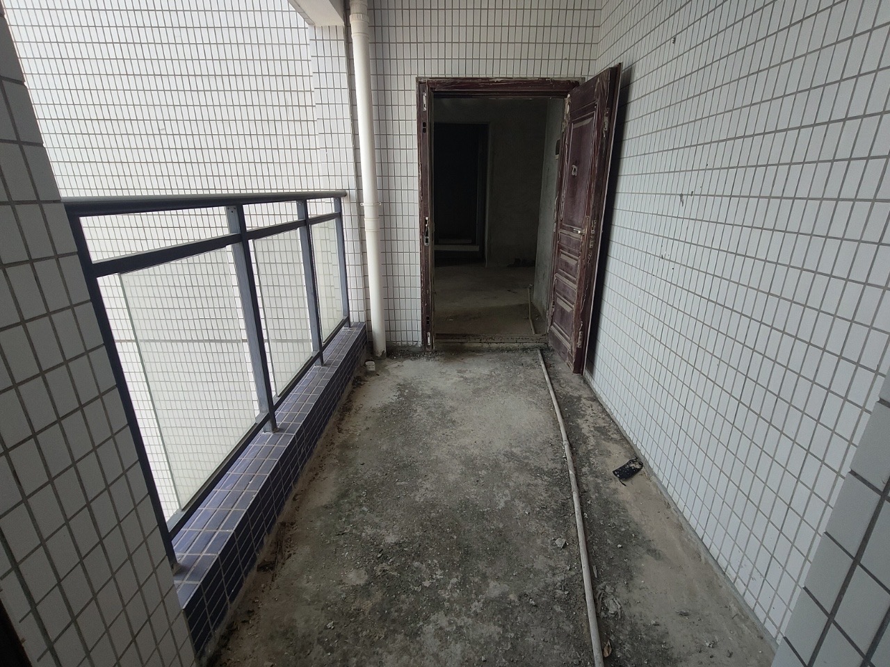 紫竹园  4室2厅2卫   165.00万客厅