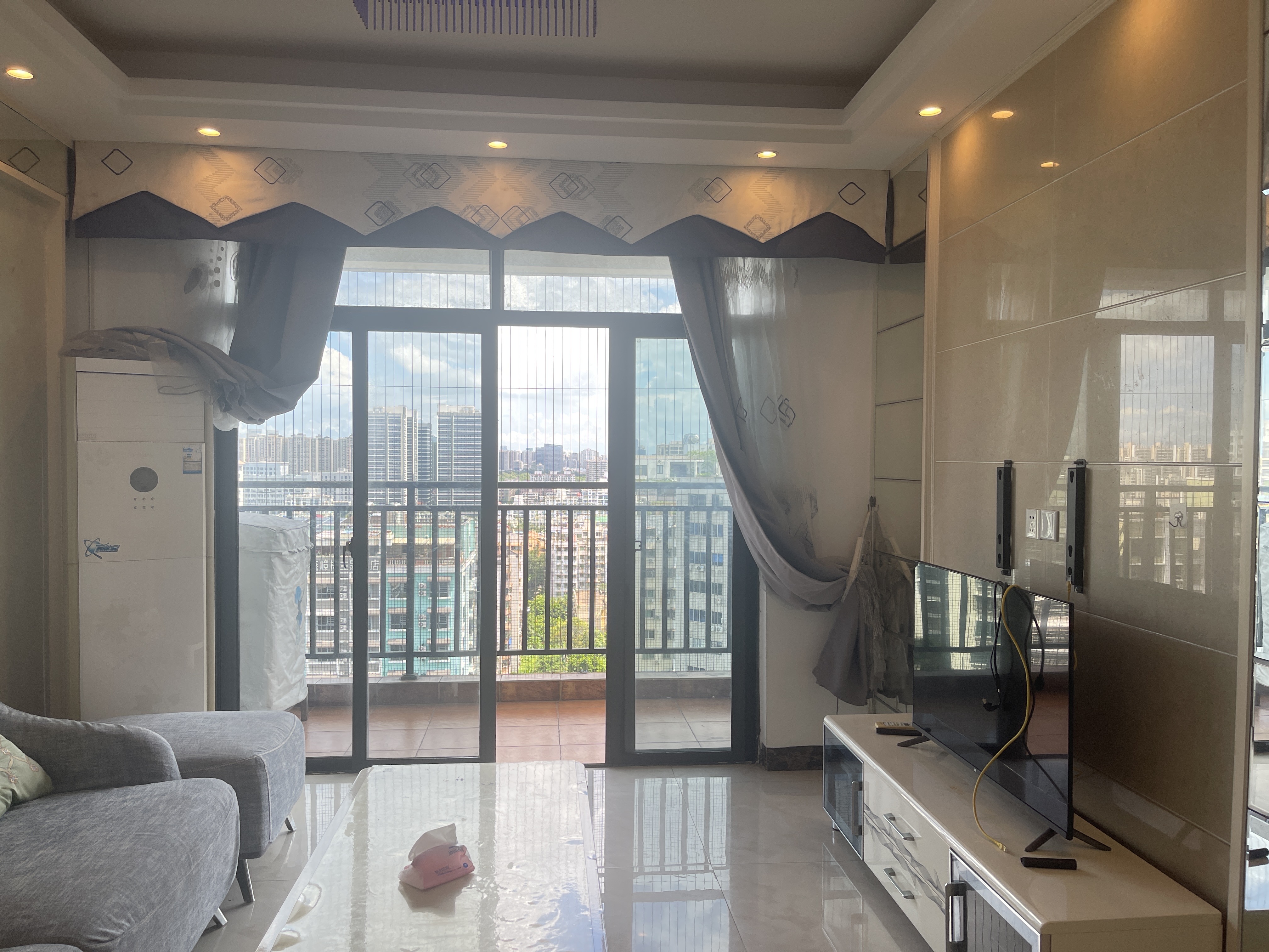 金碧雅苑 4室2厅2卫 210.0万 金碧雅苑 4室2厅2卫 210.0万客厅