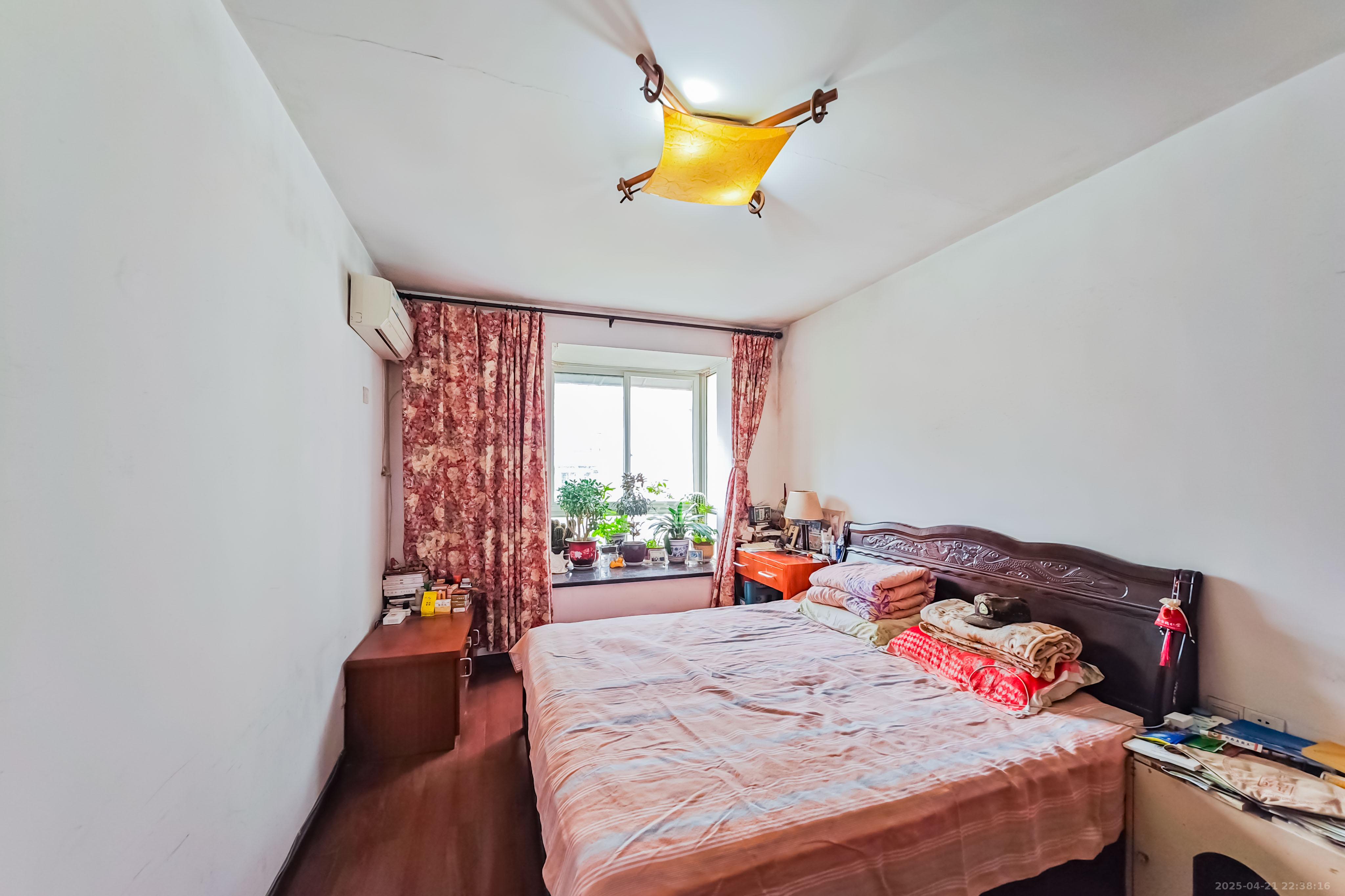 龙吉湾小区(龙瑞尚苑) 3室2厅2卫 44.0万 龙吉湾小区(龙瑞尚苑) 3室2厅2卫 44.0万卧室