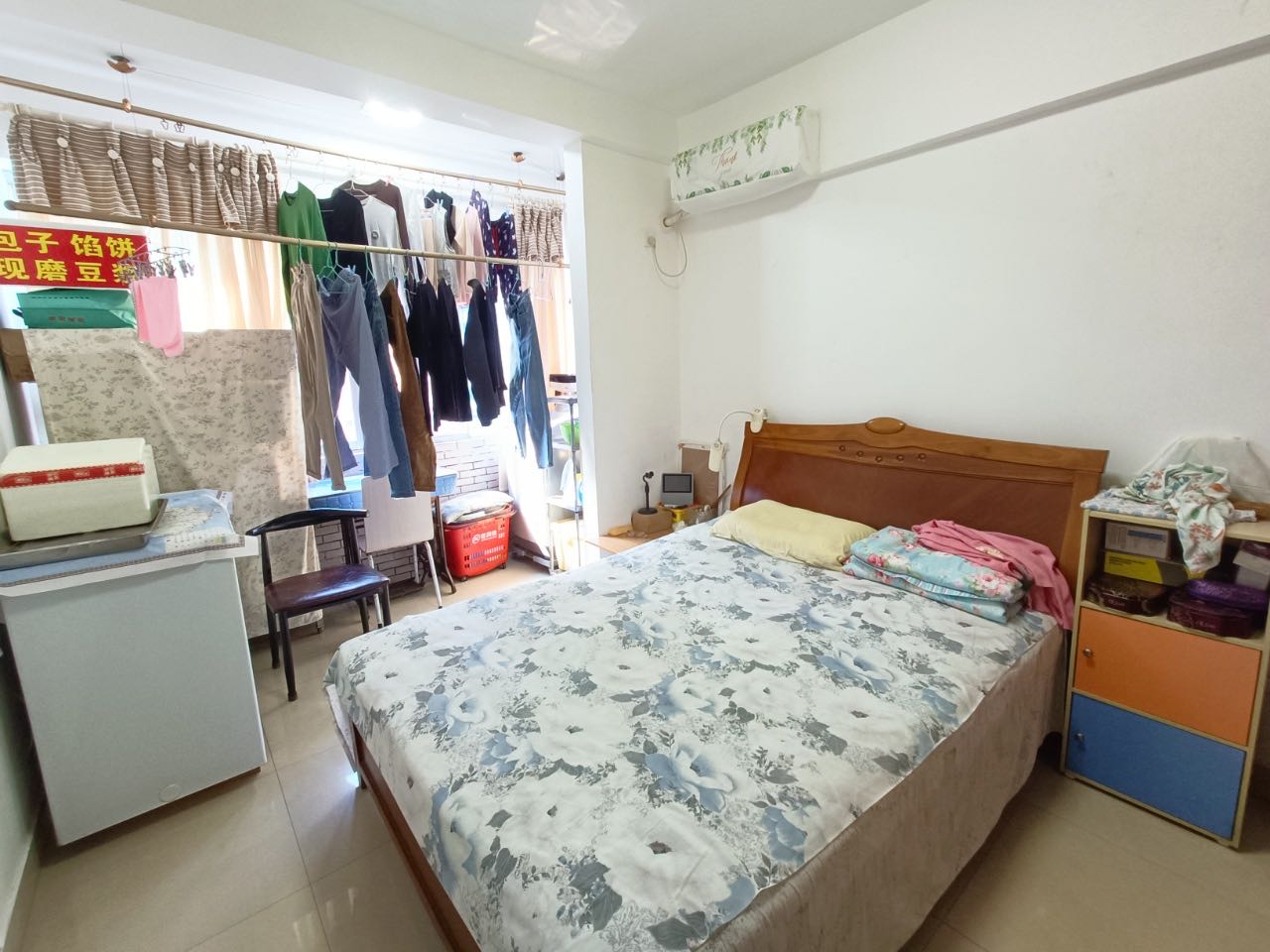 港苑小区  3室2厅2卫   110.00万客厅