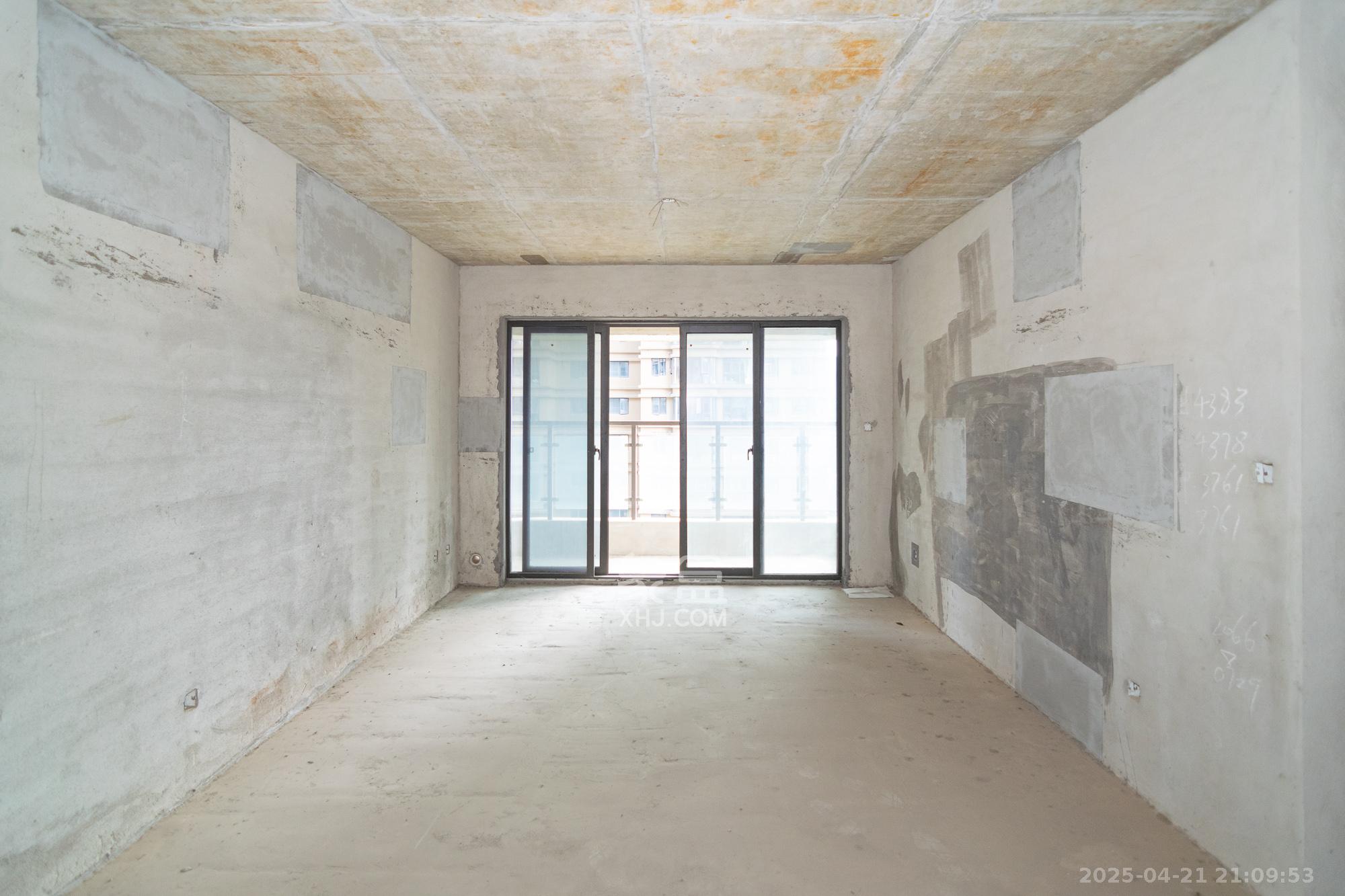 润和长郡(润和紫郡二三期) 4室2厅2卫 82.0万 润和长郡(润和紫郡二三期) 4室2厅2卫 82.0万客厅