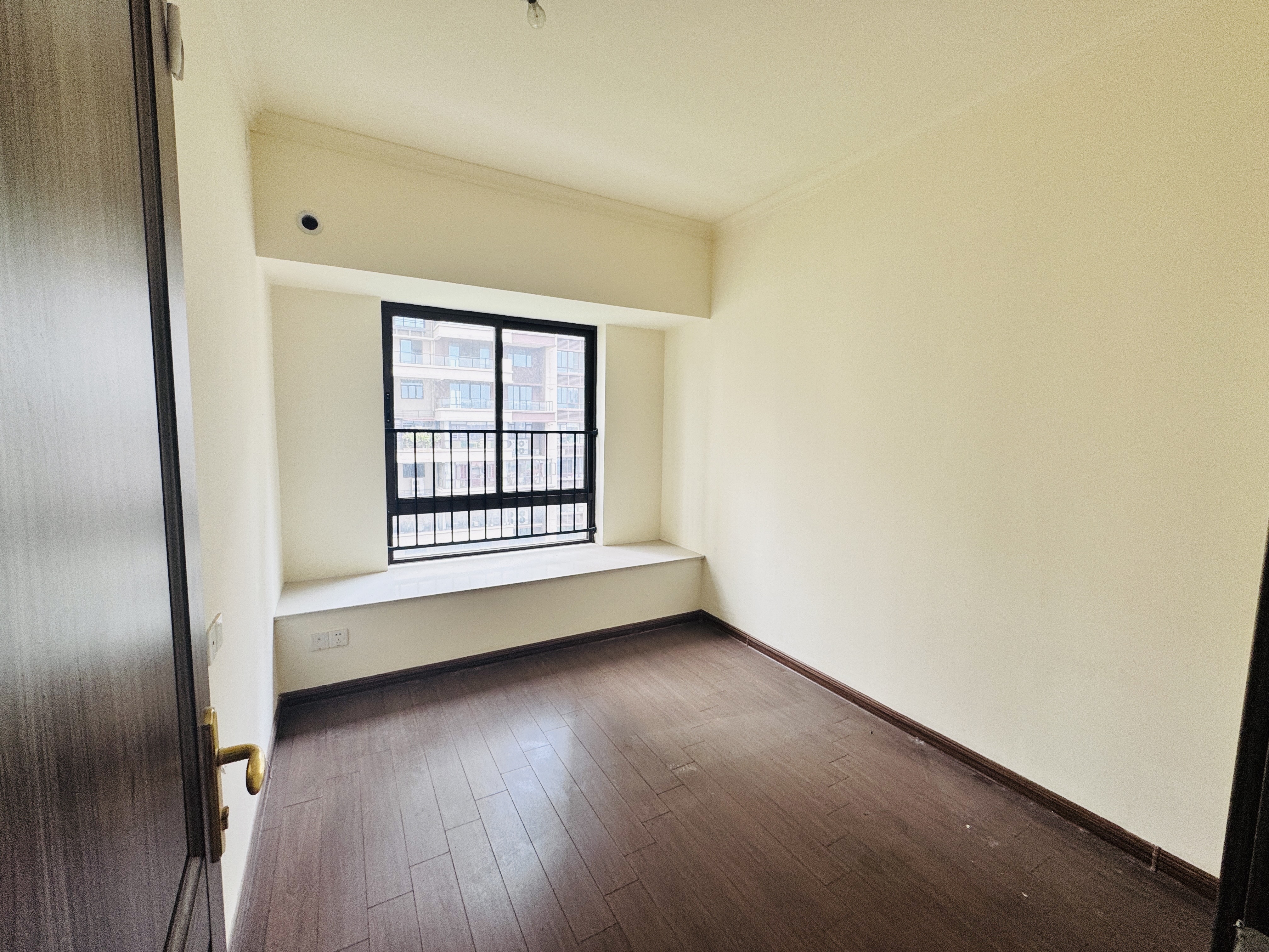 华耀碧桂园十里江湾观澜 4室2厅2卫 2200.0元/月 华耀碧桂园十里江湾观澜 4室2厅2卫 2200.0元/月室内图