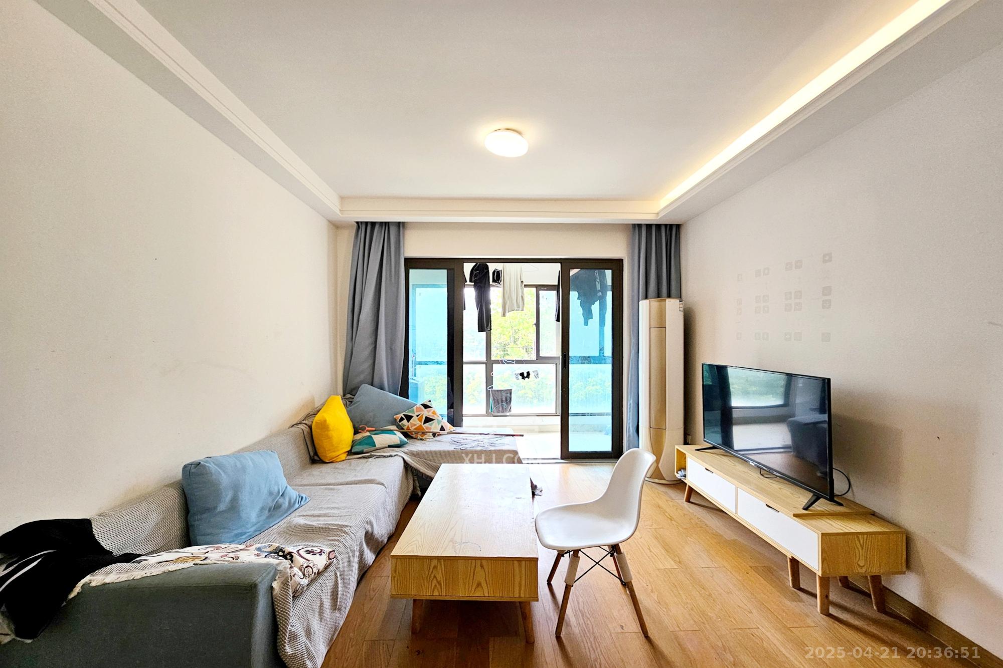 阳光城尚东湾蓝莓苑 3室2厅1卫 92.0万 阳光城尚东湾蓝莓苑 3室2厅1卫 92.0万客厅