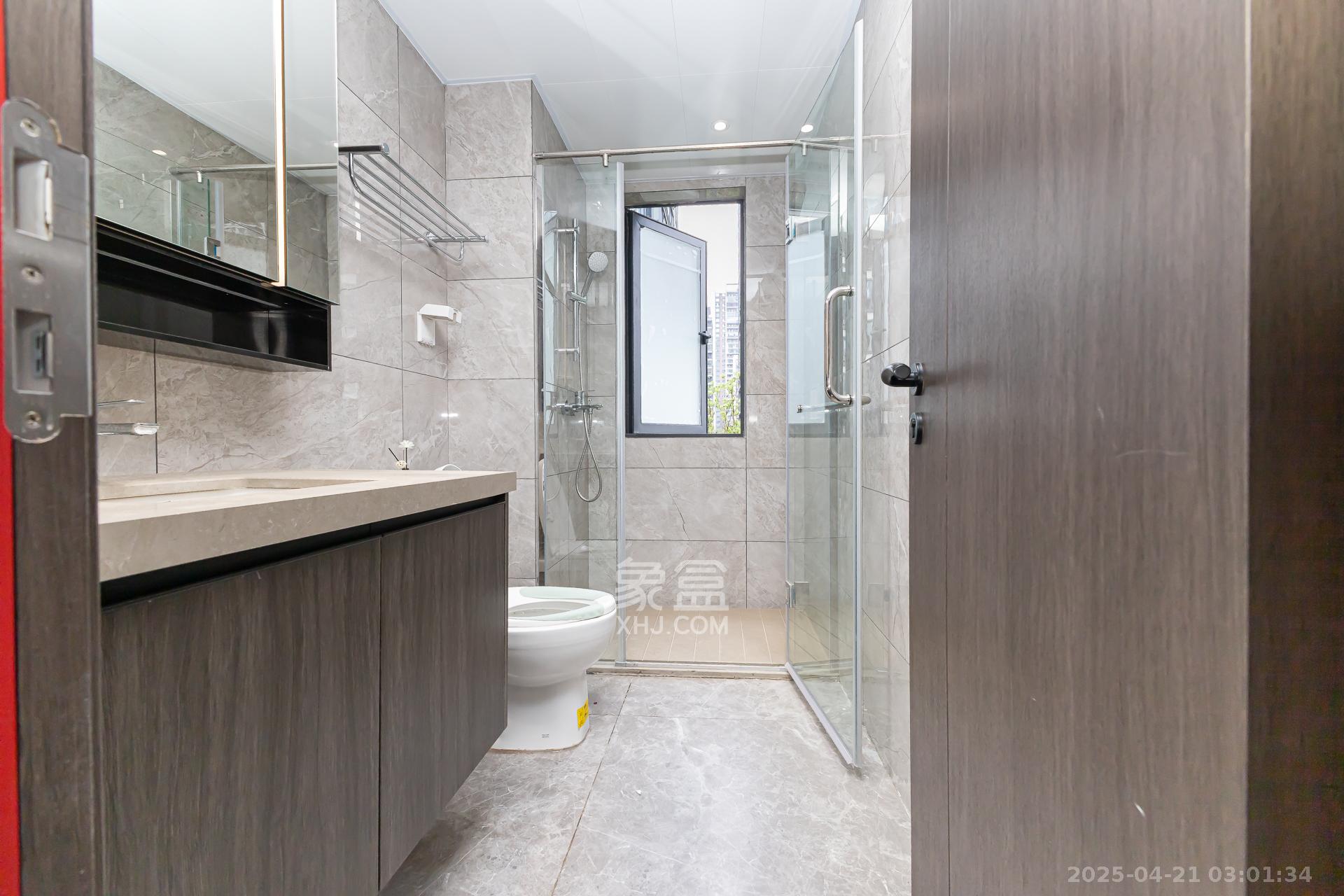 越秀湘江星汇城三期  4室2厅2卫    240.0万 越秀湘江星汇城三期  4室2厅2卫    240.0万卫生间