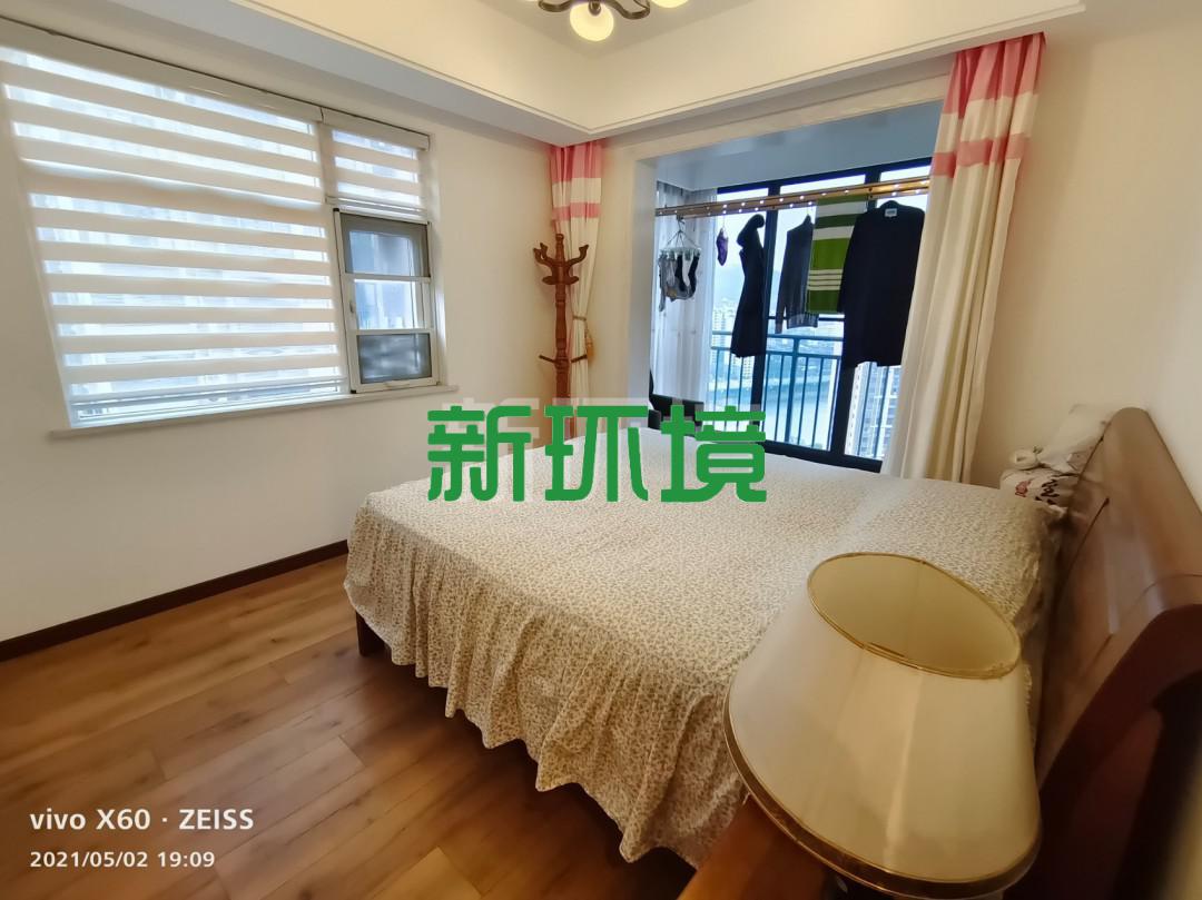 高盛澧园一二期  3室2厅2卫   99.80万客厅