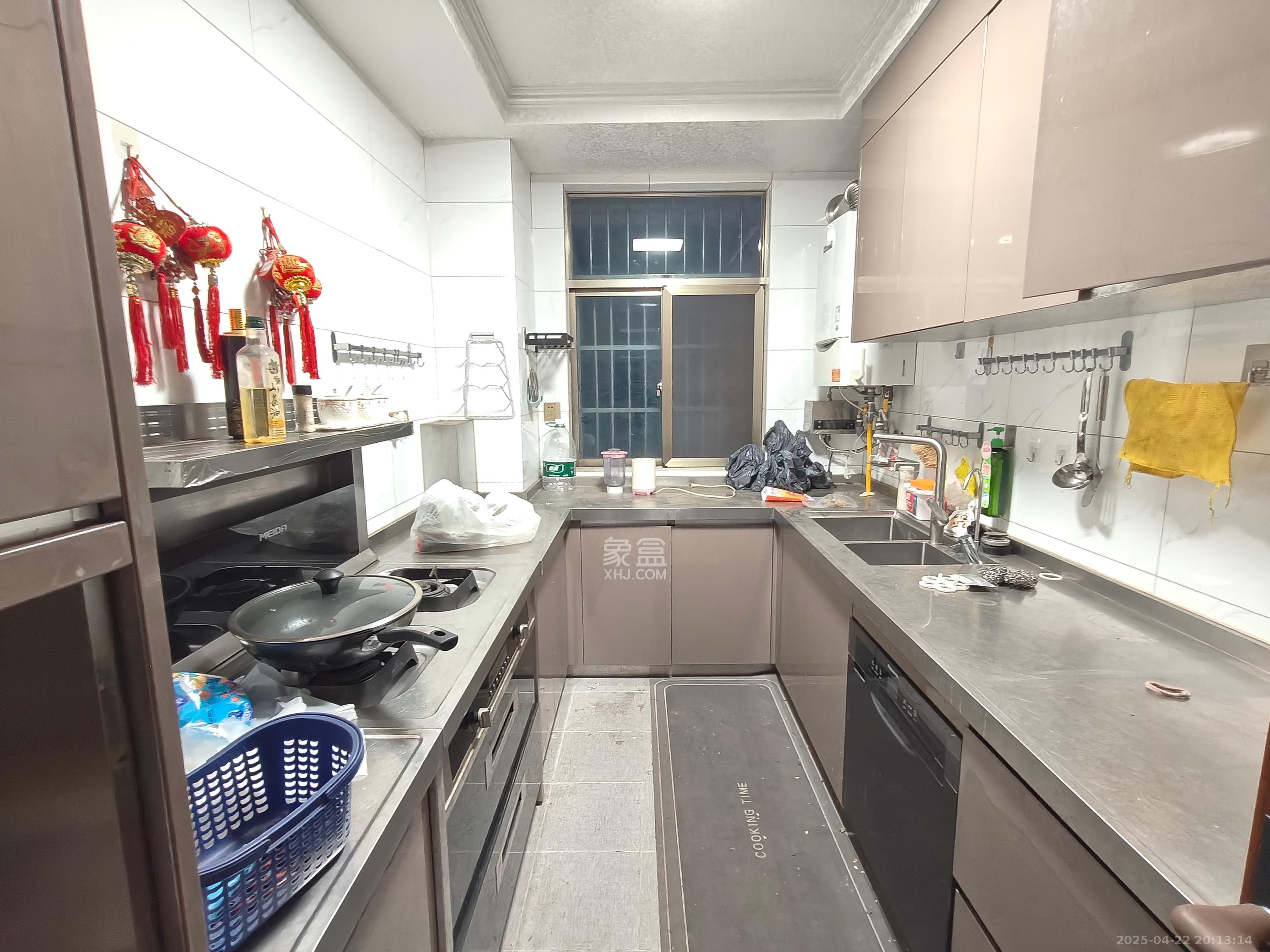 王府井公寓(福源公寓)  5室2厅1卫    8000.0元/月 王府井公寓(福源公寓)  5室2厅1卫    8000.0元/月室内图