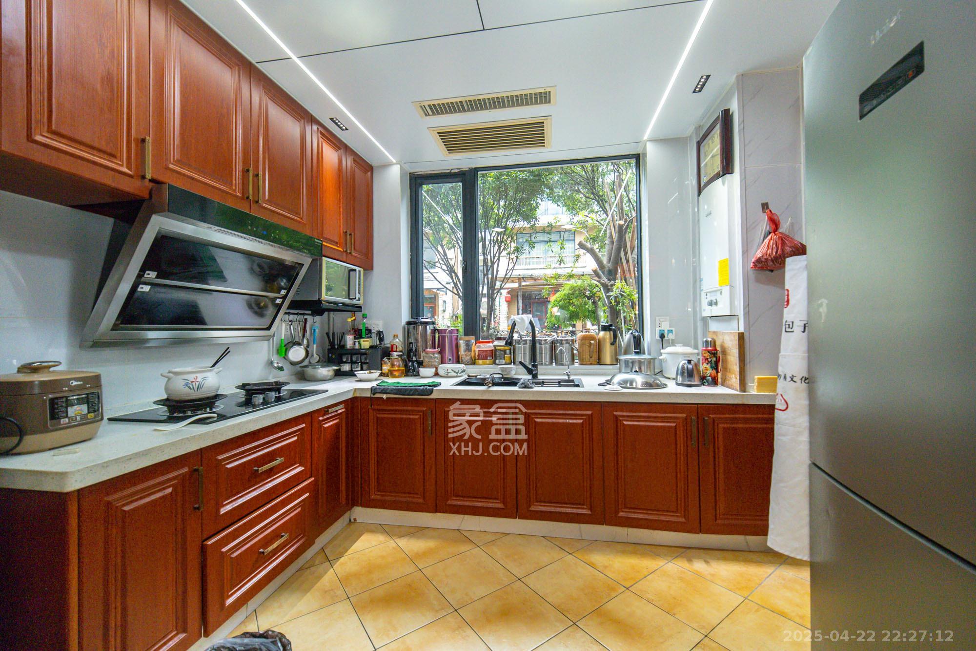 美林水郡  1室2厅1卫    228.0万 美林水郡  1室2厅1卫    228.0万厨房