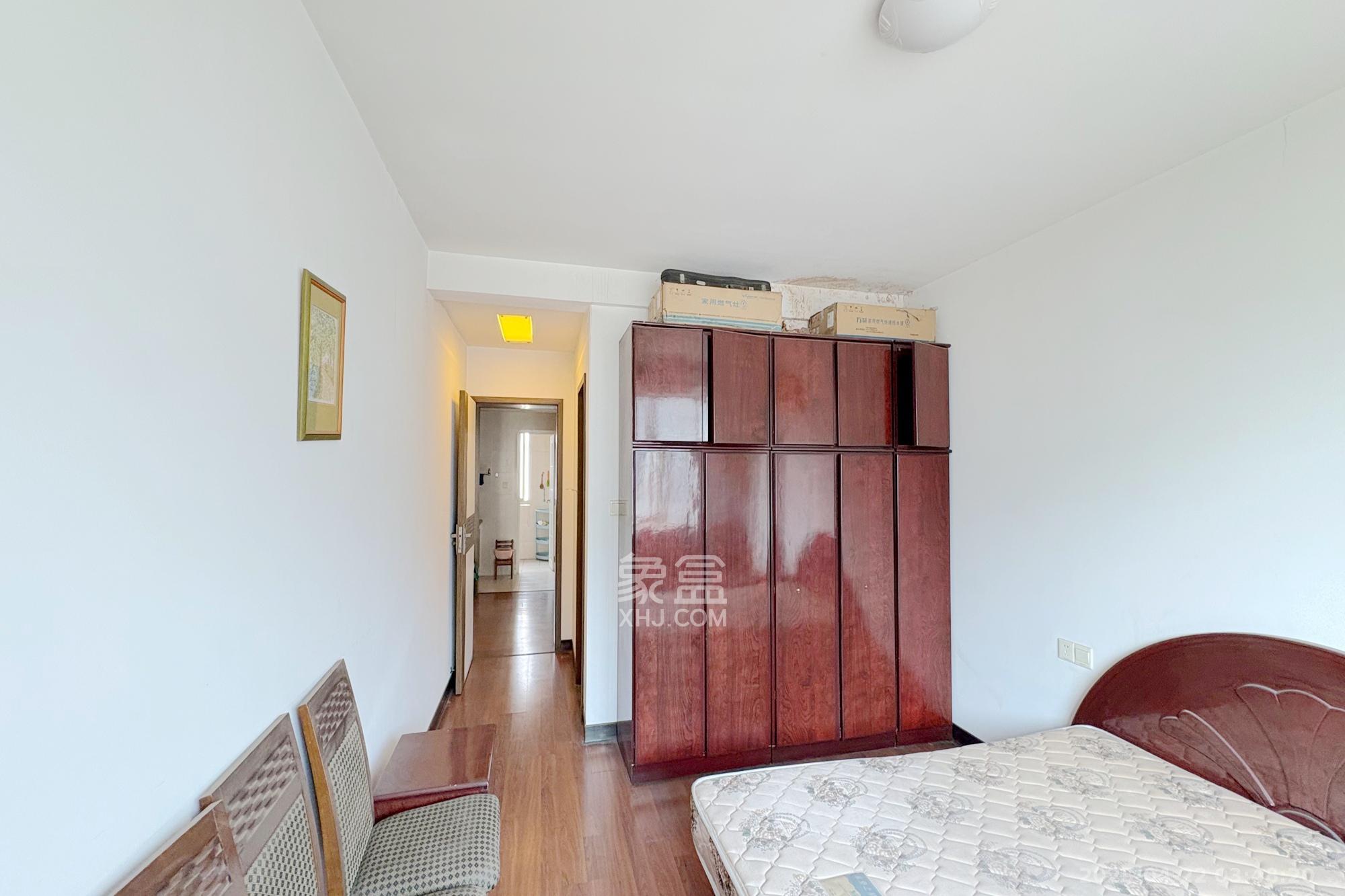 东南明苑 5室2厅2卫 88.8万 东南明苑 5室2厅2卫 88.8万卧室