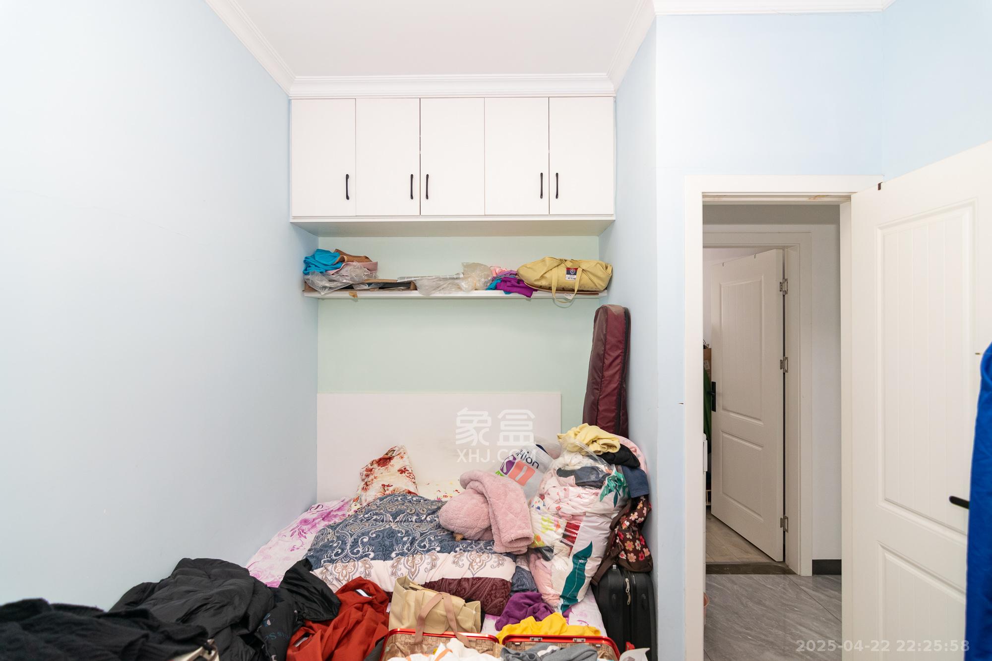 澳海月亮湾  3室2厅1卫    65.0万卧室