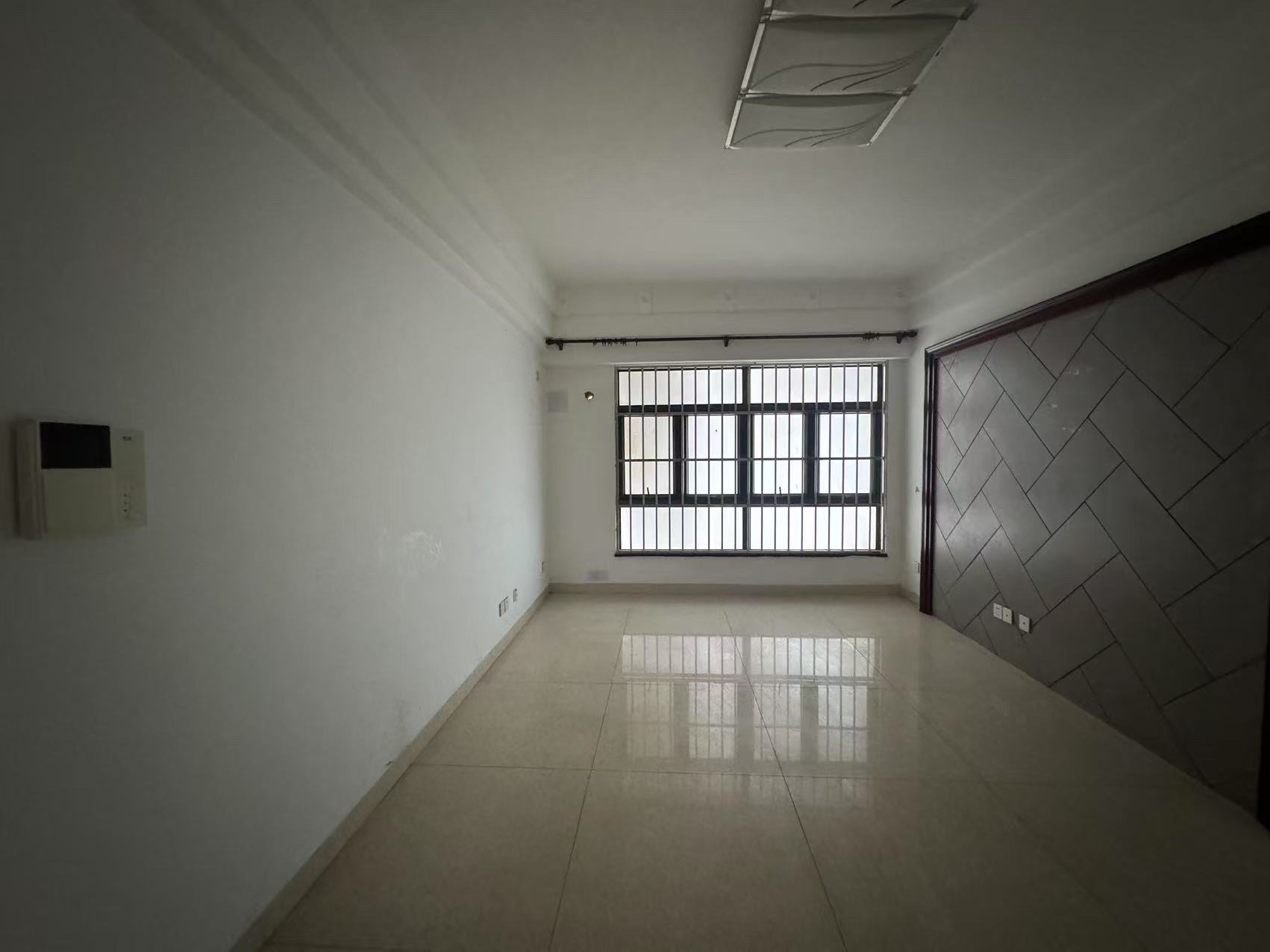 名门广场北区(二期)  3室2厅1卫    138.0万 名门广场北区(二期)  3室2厅1卫    138.0万客厅