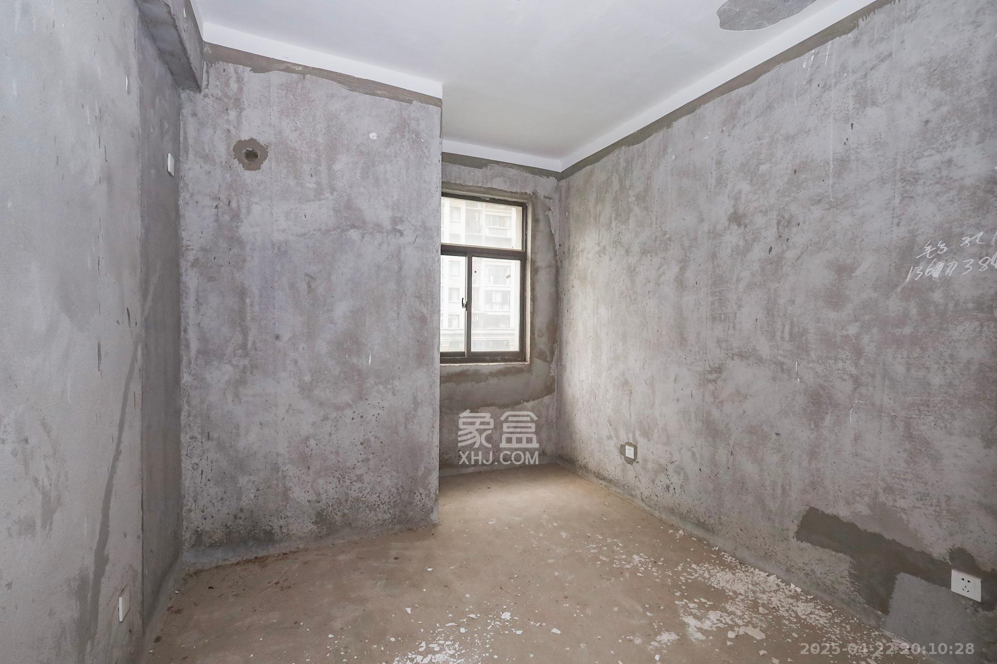 阳光丽城一期 4室2厅2卫 165.0万 阳光丽城一期 4室2厅2卫 165.0万卧室