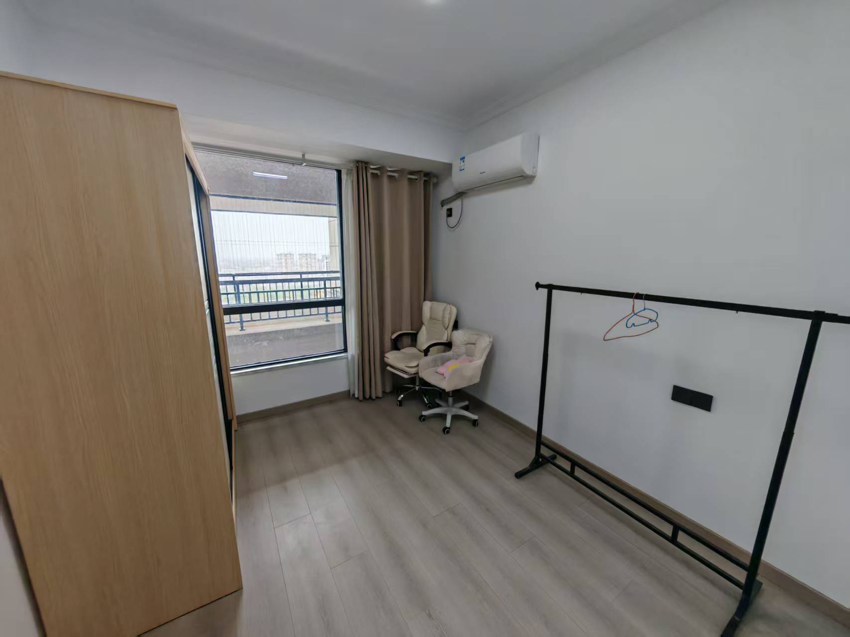 梓湖馨苑 3室2厅2卫 2300.0元/月 梓湖馨苑 3室2厅2卫 2300.0元/月室内图