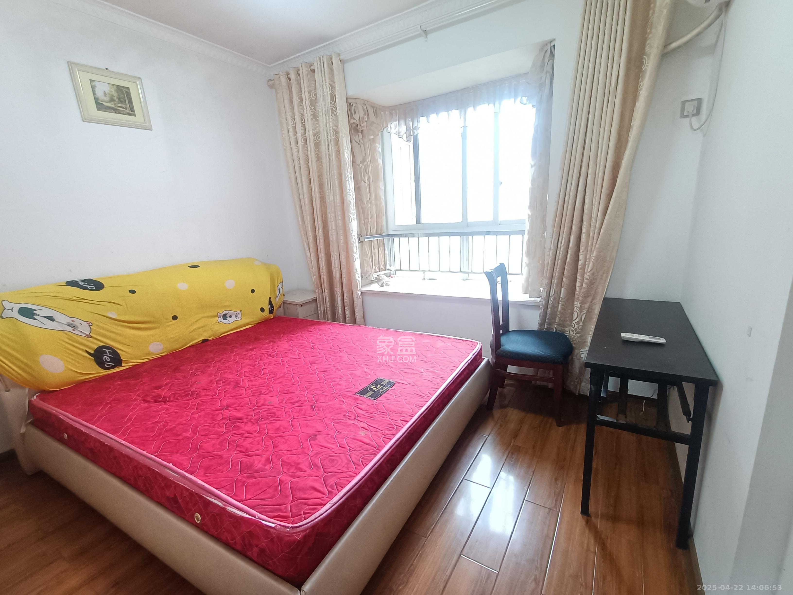 世景华庭  3室2厅2卫   1900.00元/月室内图
