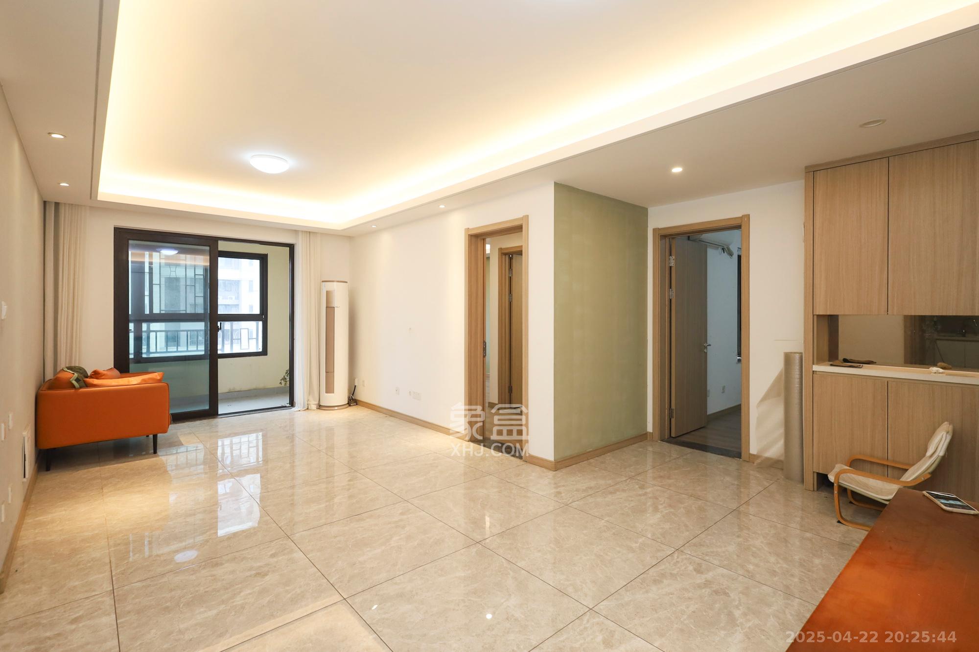 新城和樾(新城和樾公馆) 3室2厅2卫 78.0万 新城和樾(新城和樾公馆) 3室2厅2卫 78.0万客厅