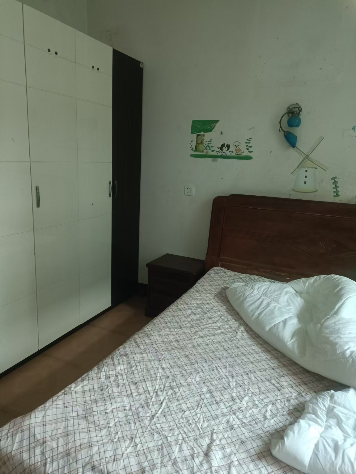 洞新市场  3室2厅2卫    23.8万 洞新市场  3室2厅2卫    23.8万客厅