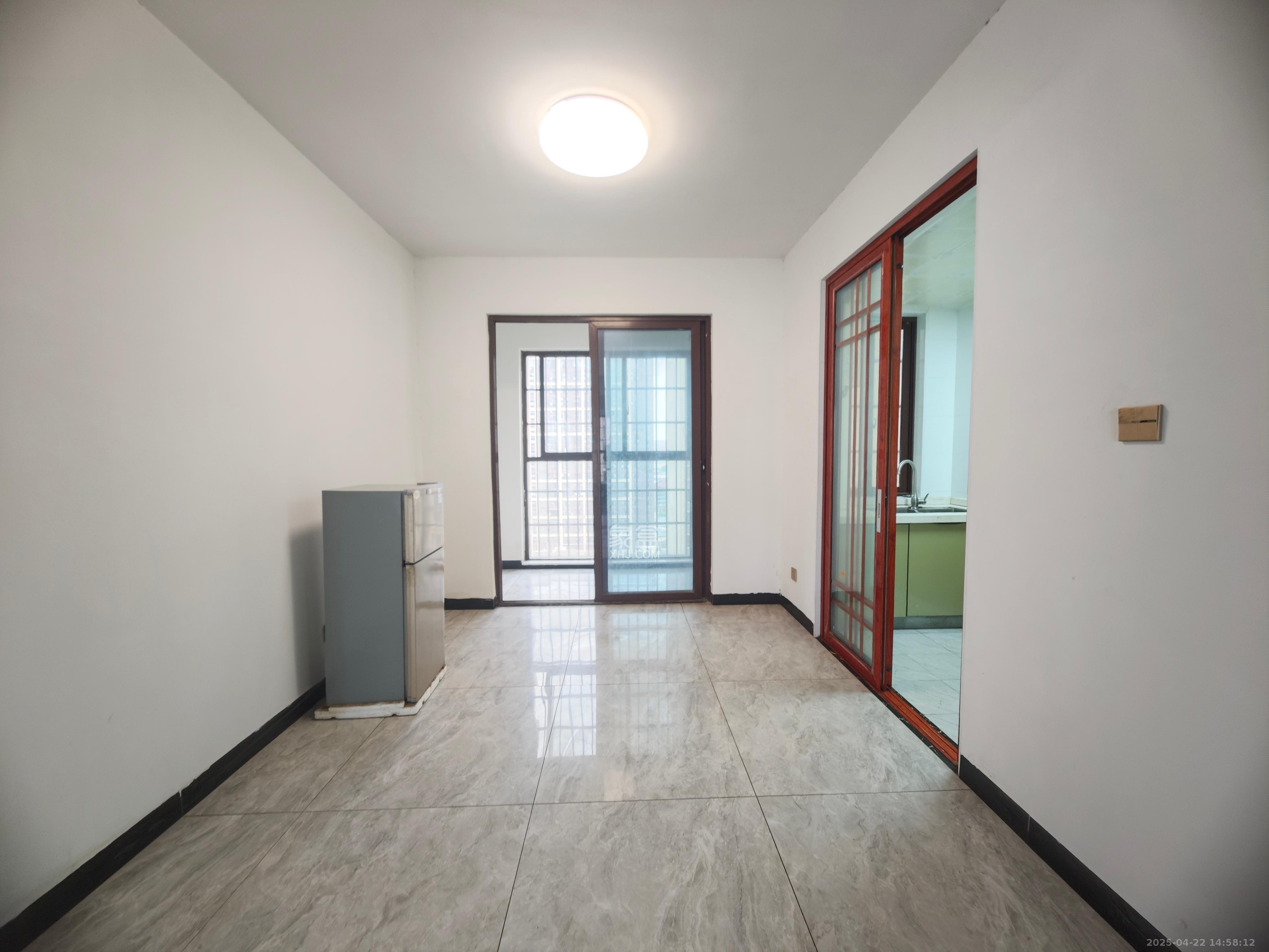 东方美地 4室2厅2卫 2400.0元/月 东方美地 4室2厅2卫 2400.0元/月室内图