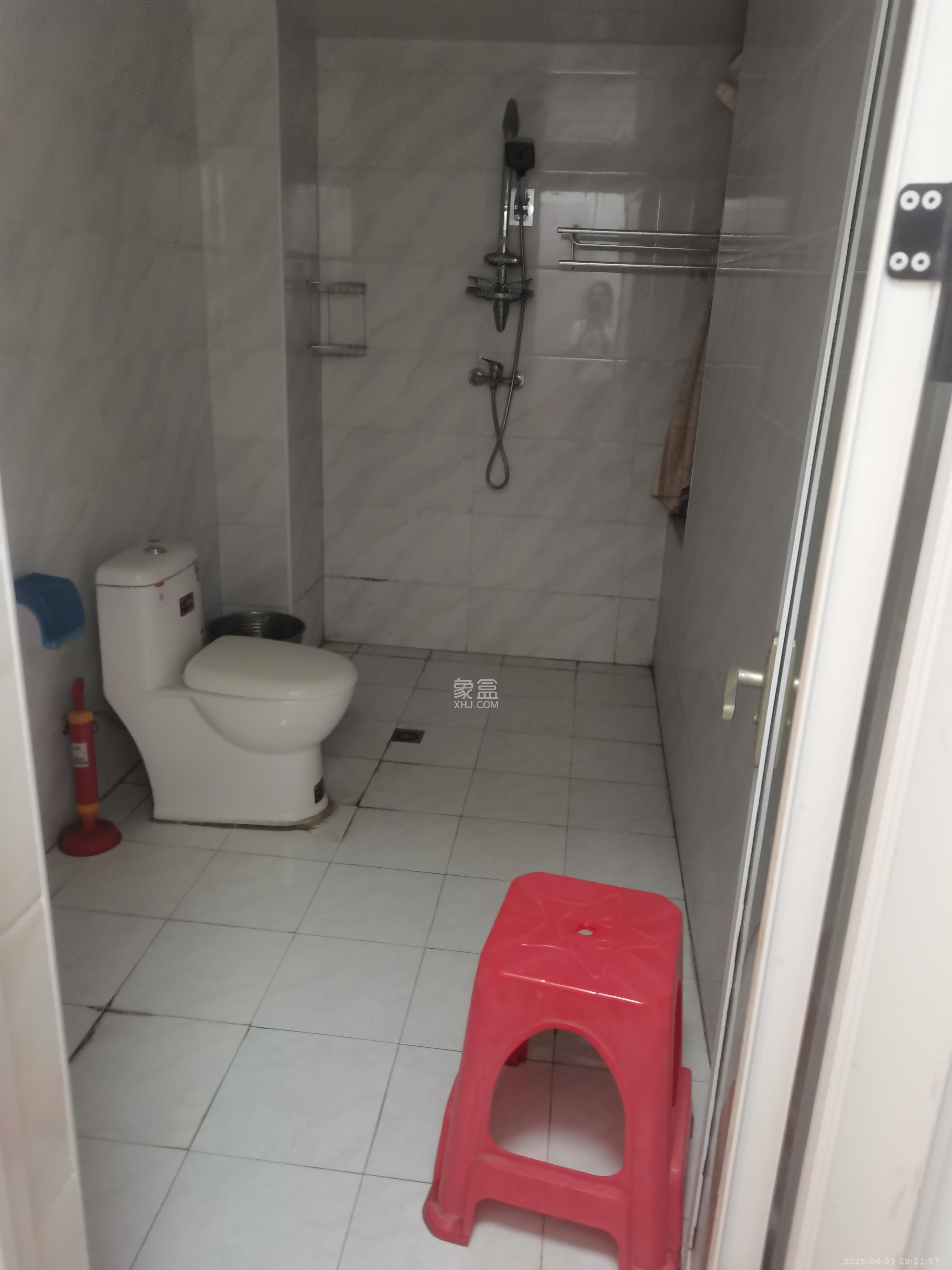 中信凯旋蓝岸(中信新城三期)  3室2厅1卫    2300.0元/月 中信凯旋蓝岸(中信新城三期)  3室2厅1卫    2300.0元/月室内图