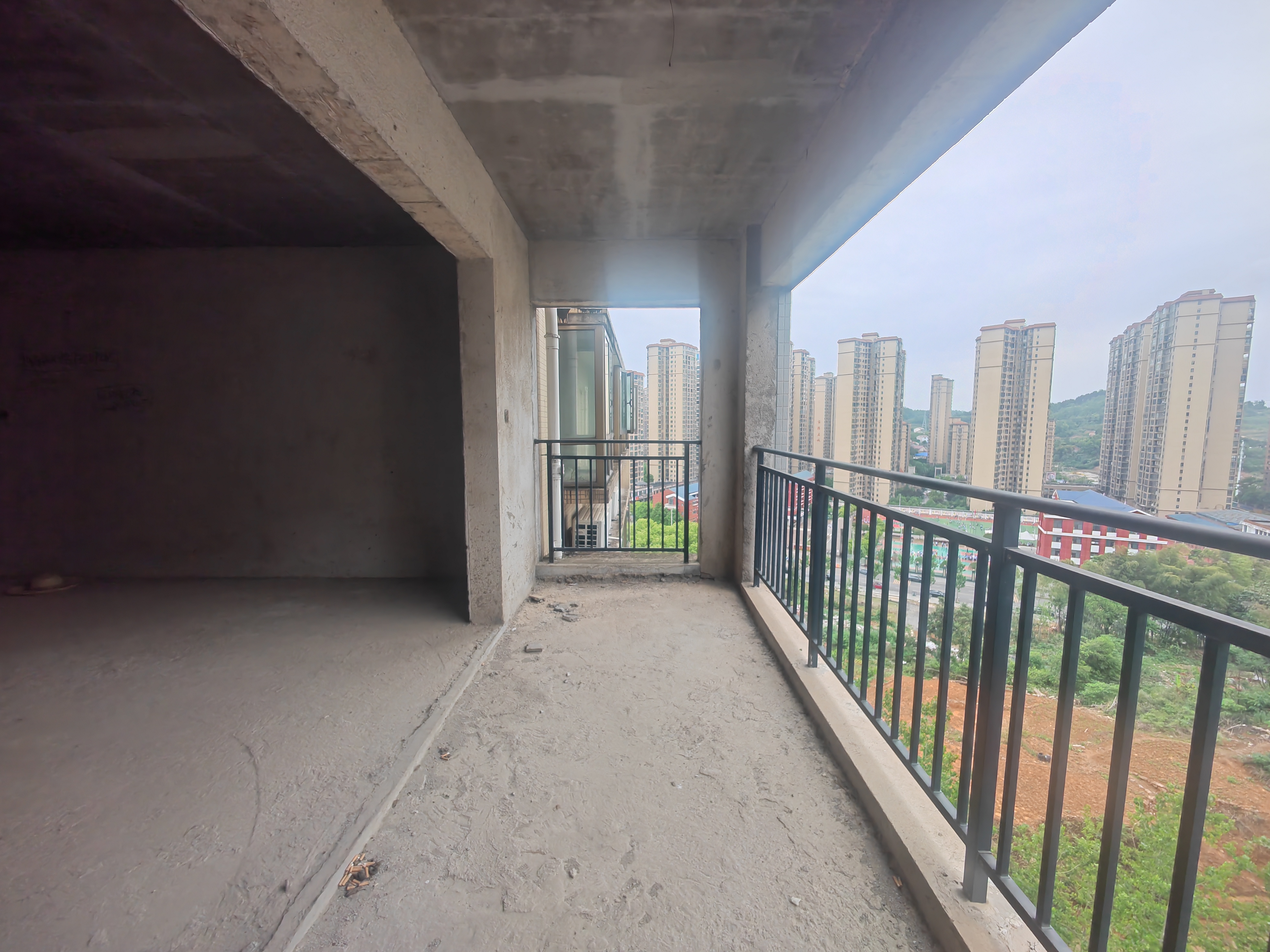 环保欣苑 5室2厅2卫 76.0万 环保欣苑 5室2厅2卫 76.0万客厅