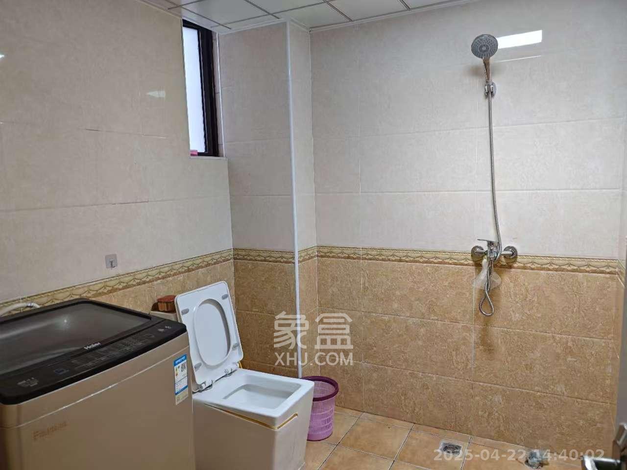 东岸梅园小区  3室2厅2卫   2600.00元/月室内图