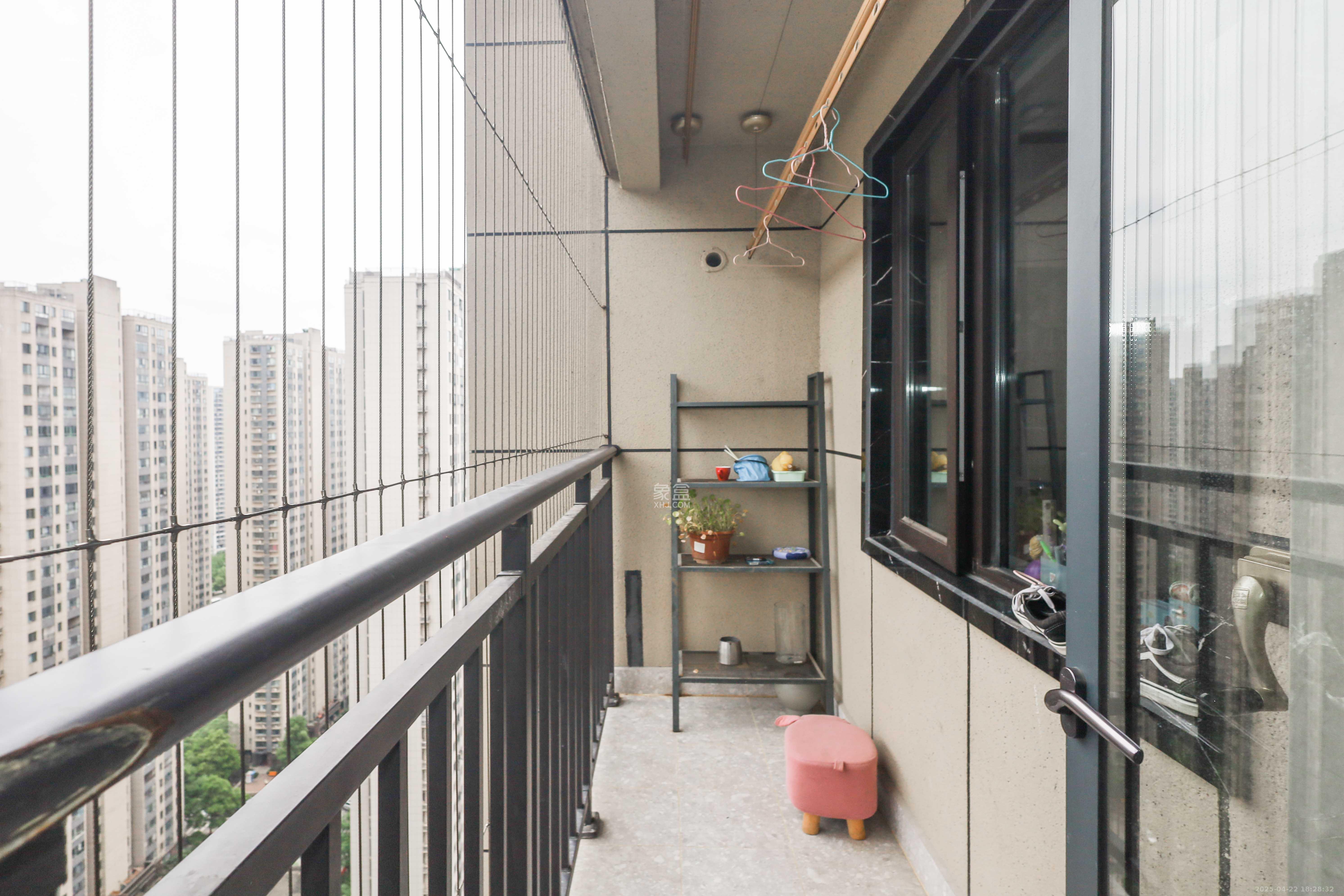 中国铁建梅溪青秀三期  4室2厅2卫   192.00万阳台