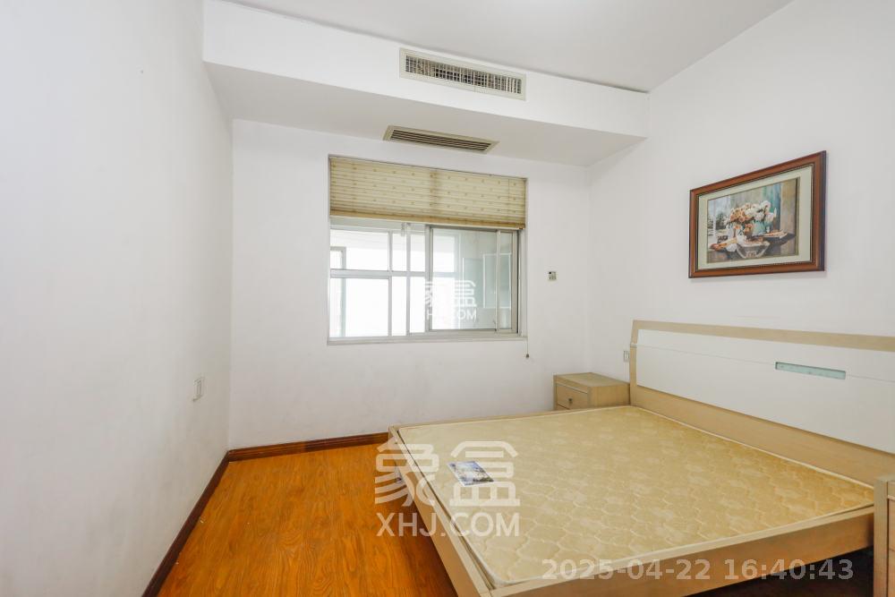 湘林家园(湘林小区电梯房) 3室2厅1卫 3500.0元/月 湘林家园(湘林小区电梯房) 3室2厅1卫 3500.0元/月室内图