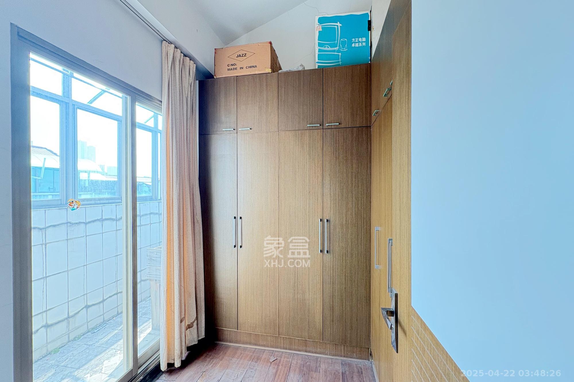 东南明苑 5室2厅2卫 88.8万 东南明苑 5室2厅2卫 88.8万阳台