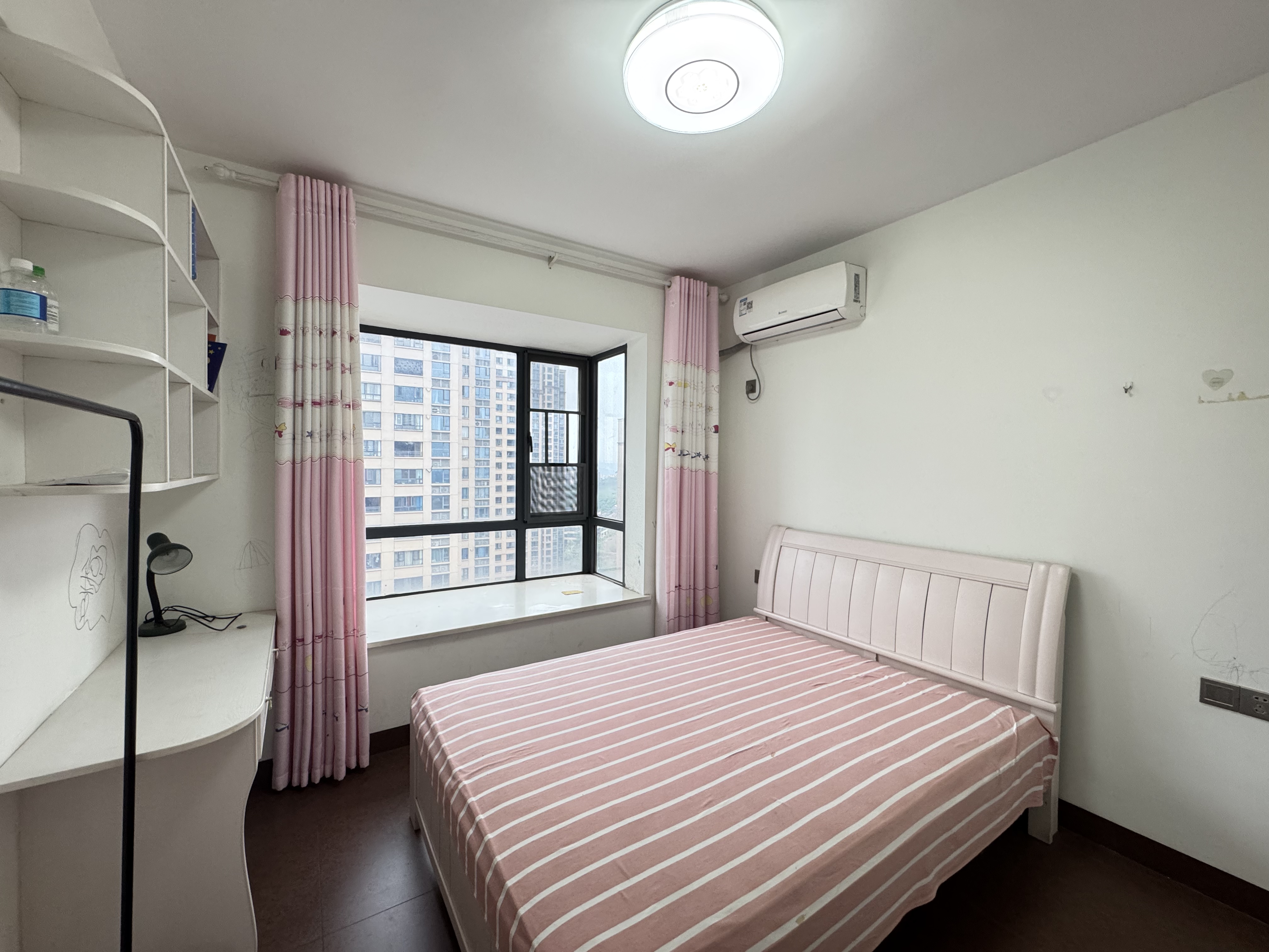 城市公园 3室2厅2卫 52.8万 城市公园 3室2厅2卫 52.8万室内图