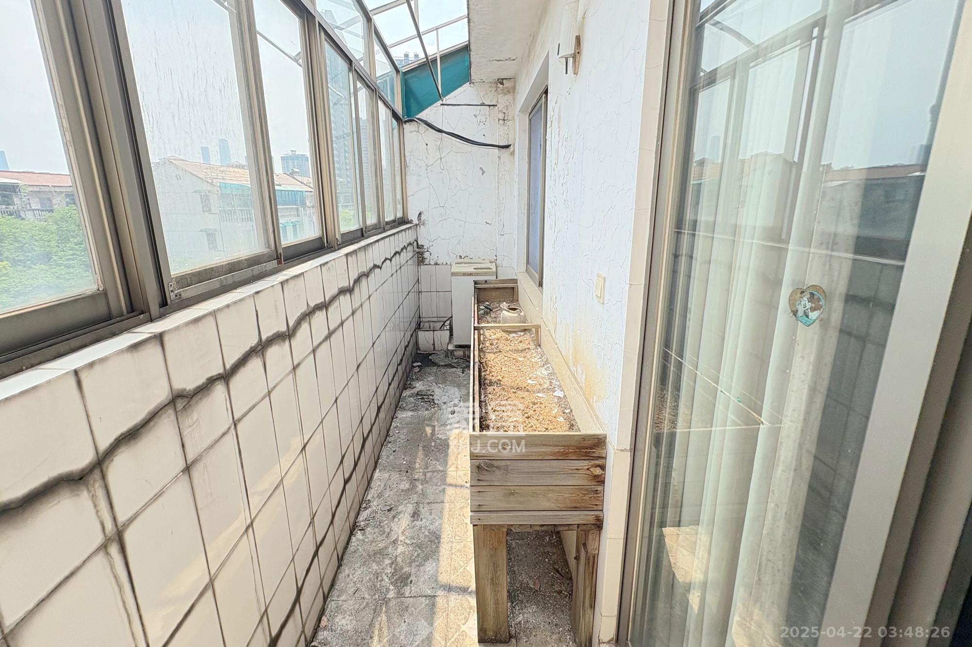 东南明苑 5室2厅2卫 88.8万 东南明苑 5室2厅2卫 88.8万阳台