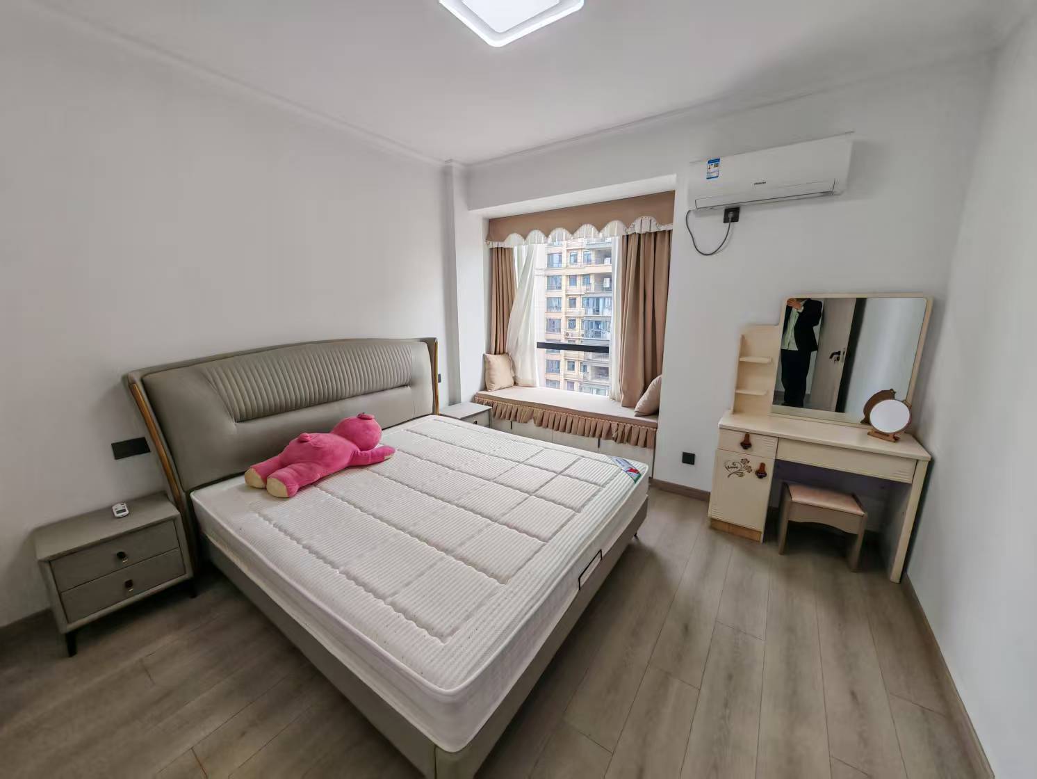 梓湖馨苑 3室2厅2卫 2300.0元/月 梓湖馨苑 3室2厅2卫 2300.0元/月室内图