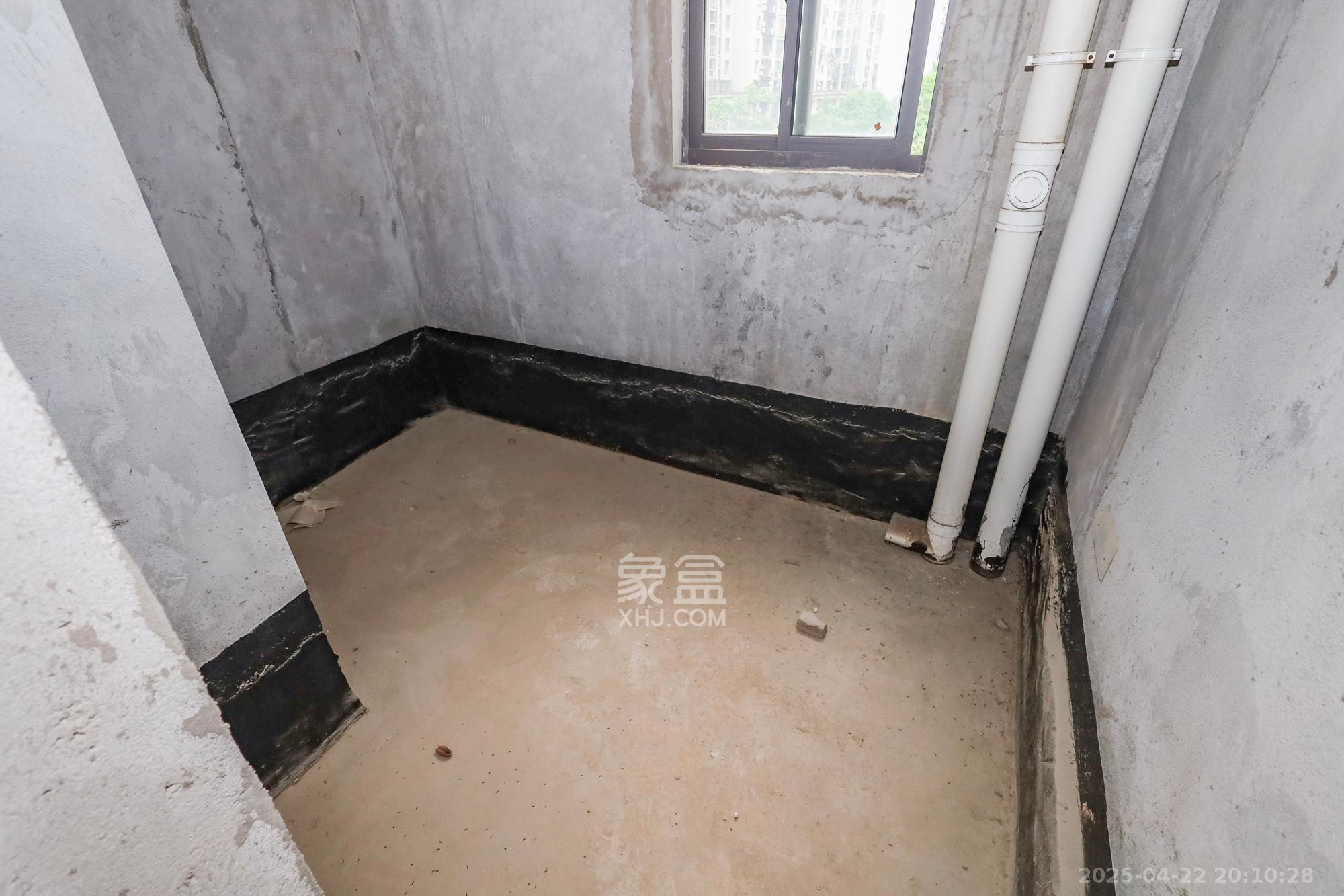 阳光丽城一期 4室2厅2卫 165.0万 阳光丽城一期 4室2厅2卫 165.0万卫生间