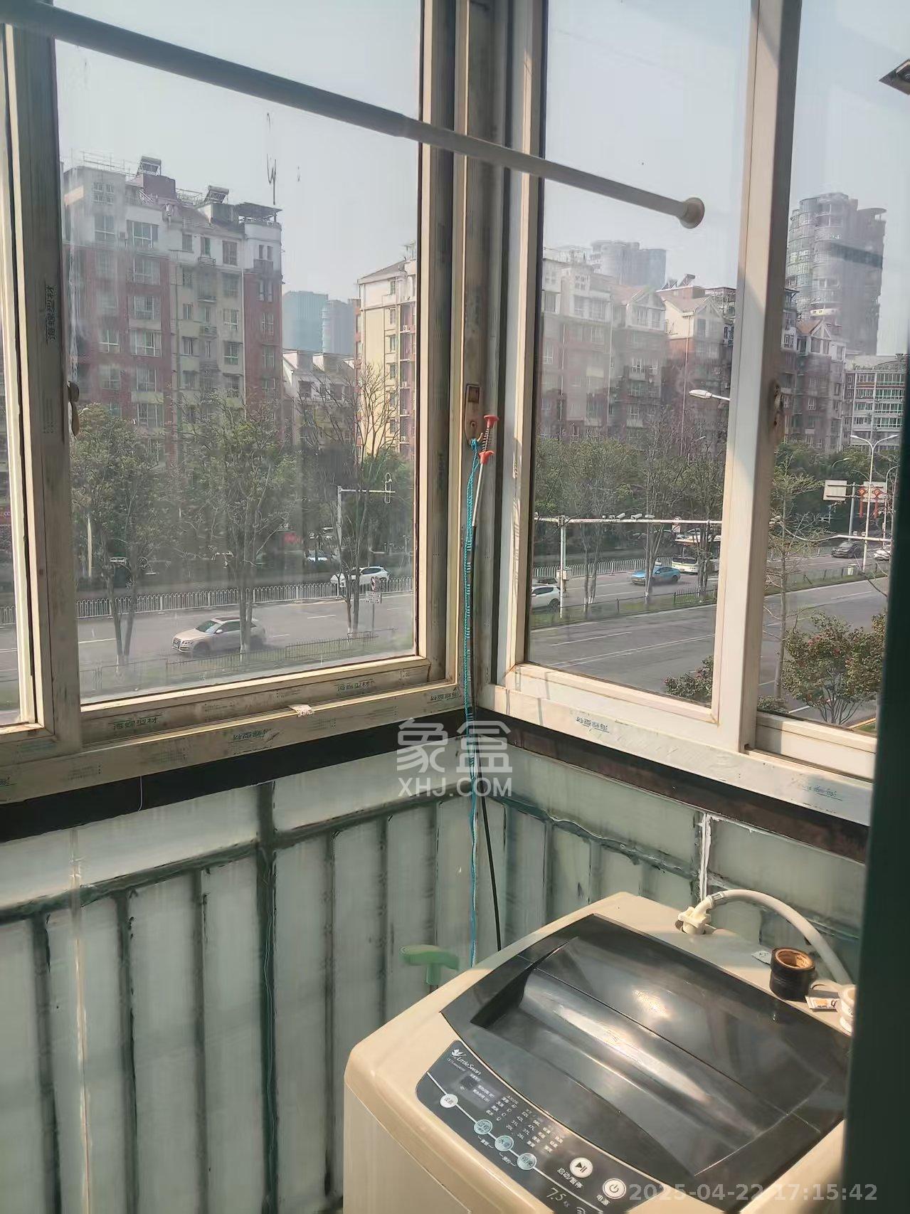 金帆江滨玫瑰园  2室2厅1卫    1500.0元/月 金帆江滨玫瑰园  2室2厅1卫    1500.0元/月室内图