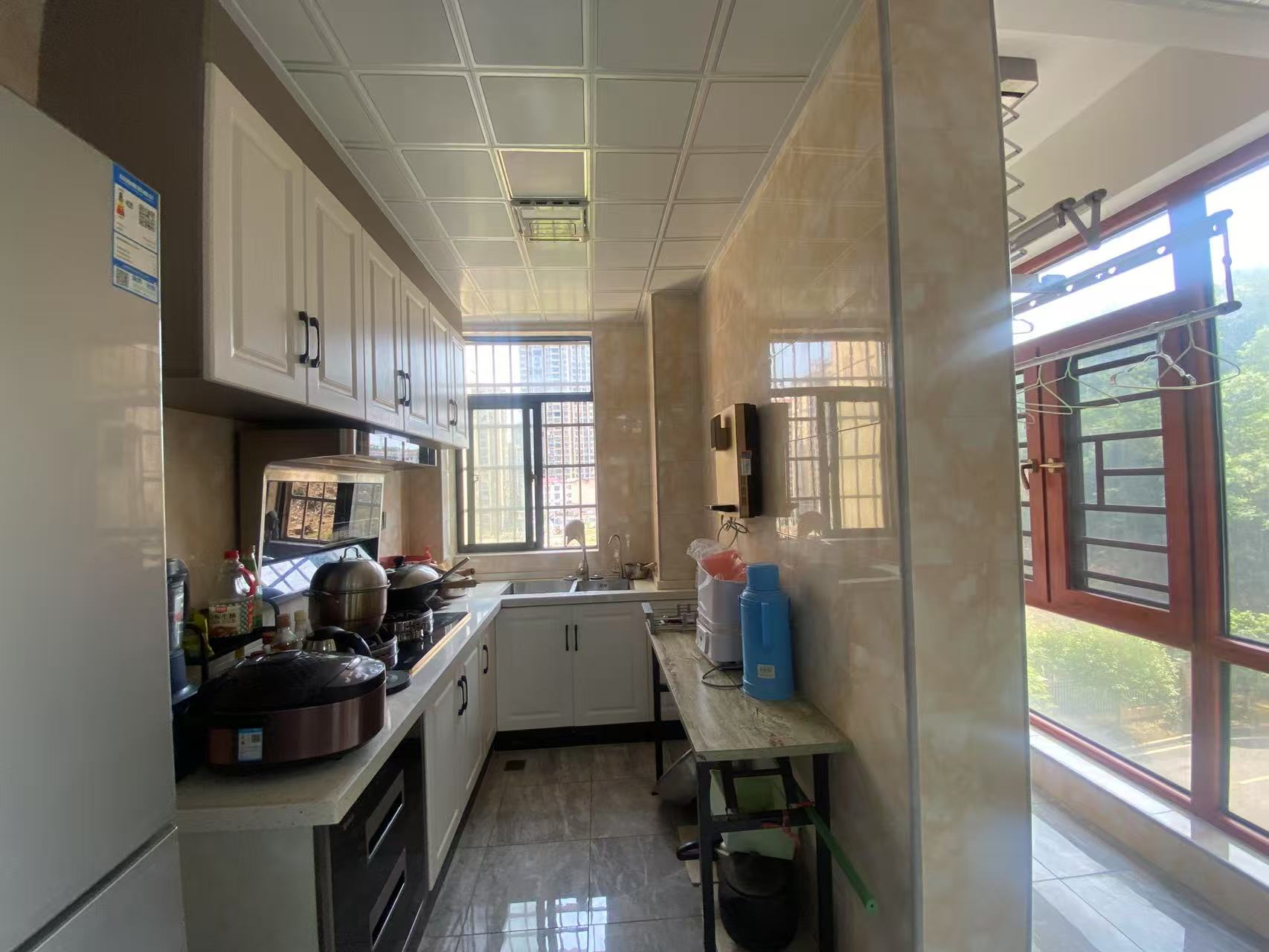 东山领秀 3室2厅2卫 76.8万 东山领秀 3室2厅2卫 76.8万客厅