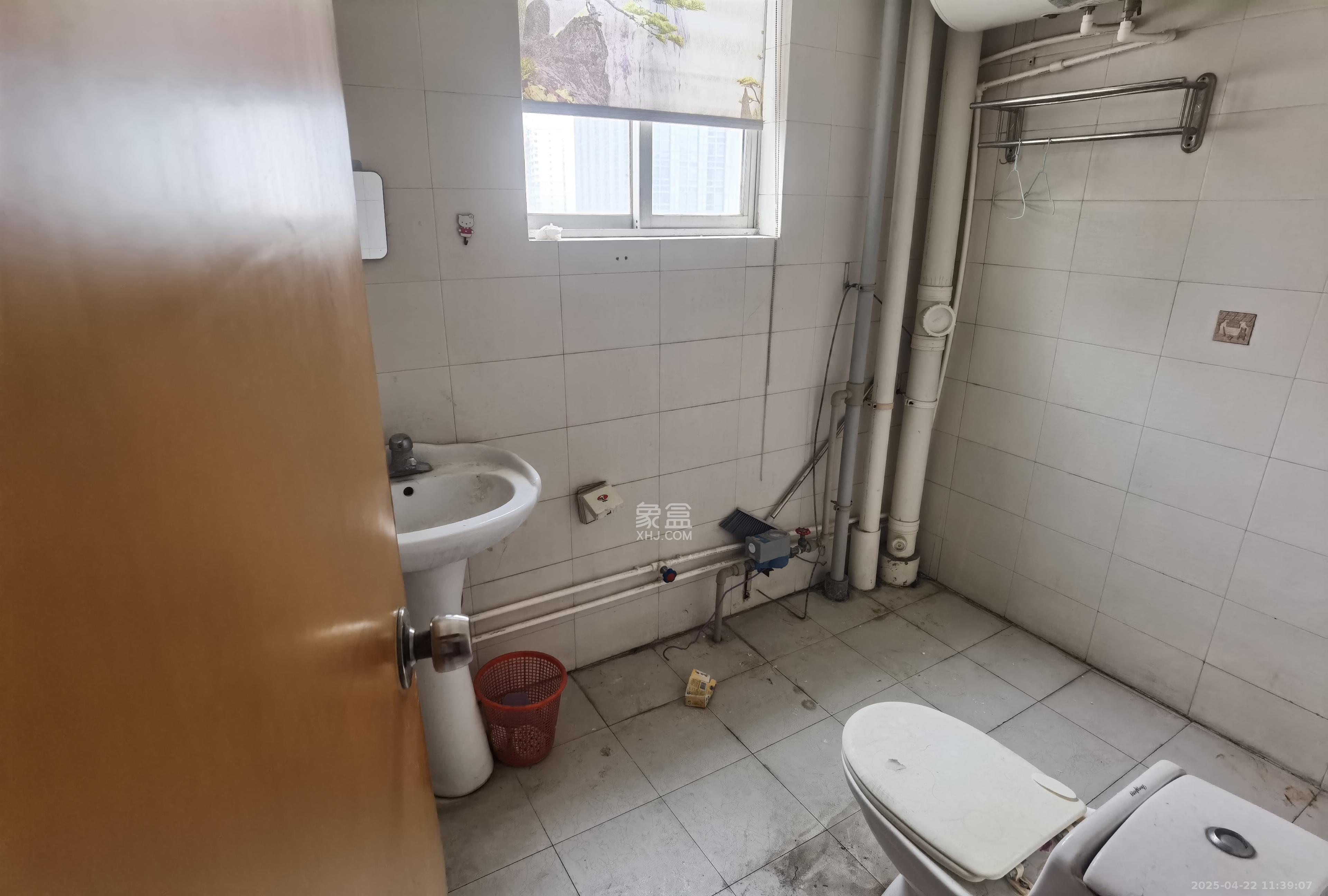 省建苑小区 4室2厅2卫 3500.0元/月 省建苑小区 4室2厅2卫 3500.0元/月室内图