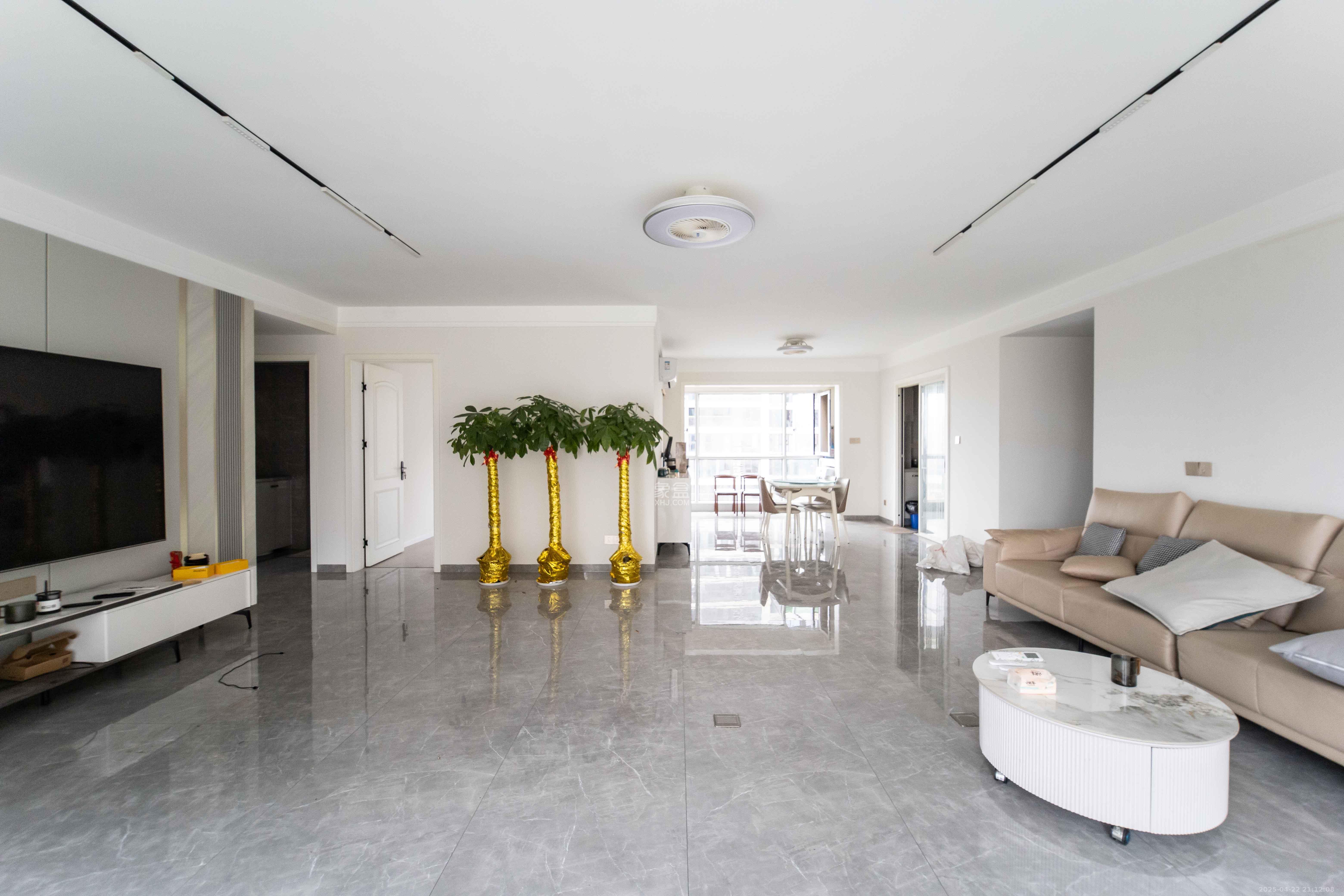 德奥悦东方 4室2厅3卫 249.00万 德奥悦东方 4室2厅3卫 249.00万客厅