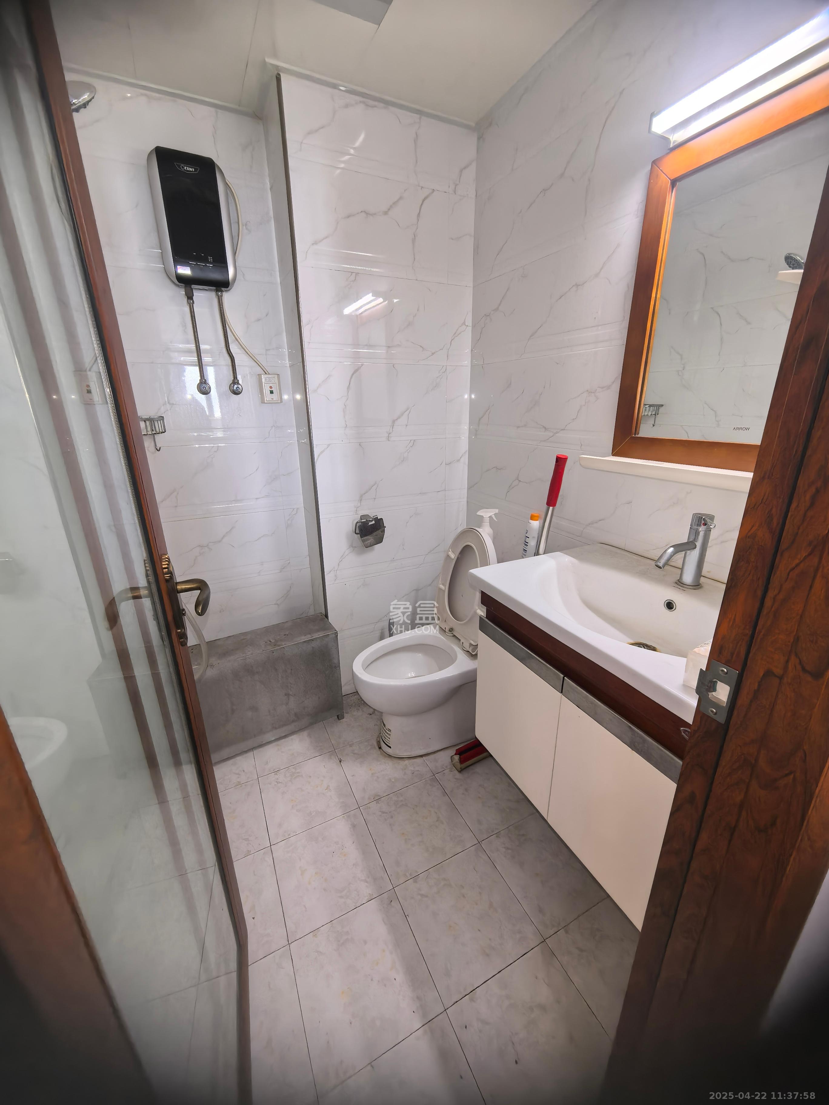 昊天大厦 1室1厅1卫 2000.0元/月 昊天大厦 1室1厅1卫 2000.0元/月室内图