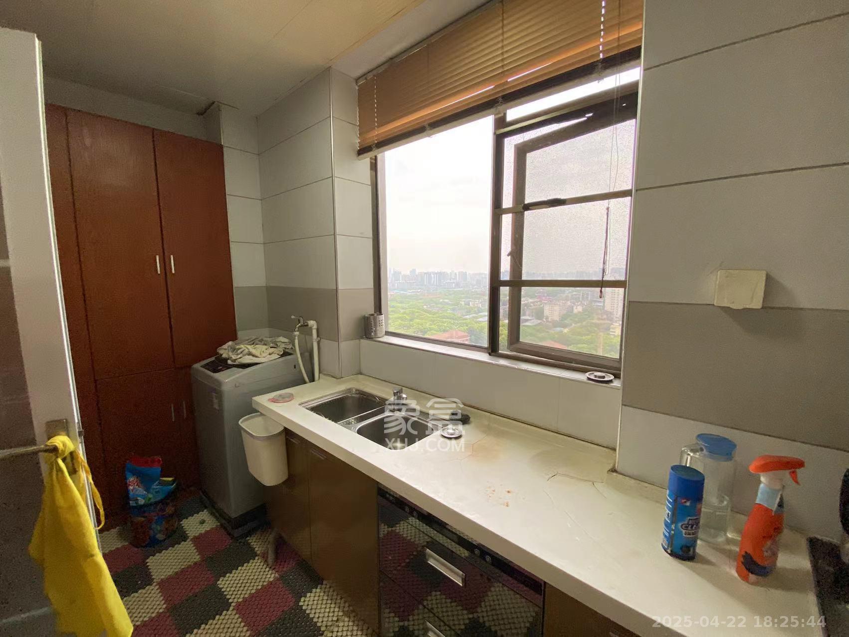 昊天大厦 3室2厅1卫 2800.0元/月 昊天大厦 3室2厅1卫 2800.0元/月室内图