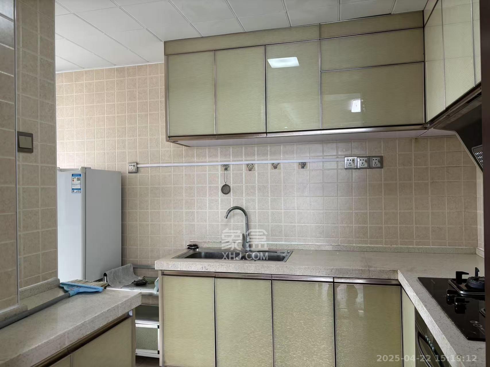 通华天都 1室2厅2卫 2700.0元/月 通华天都 1室2厅2卫 2700.0元/月室内图