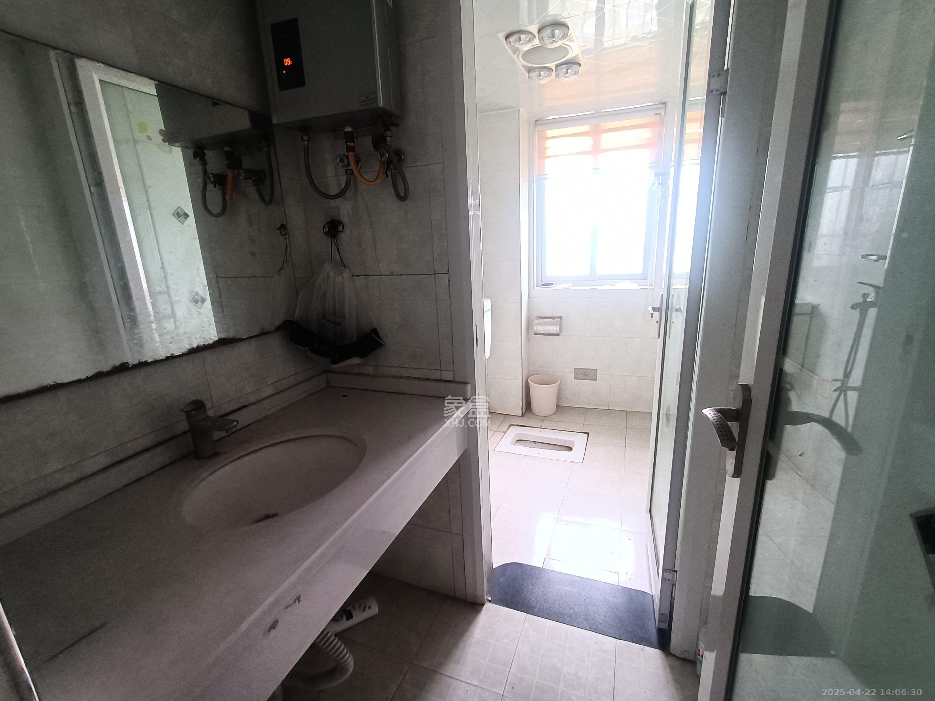世景华庭  3室2厅2卫   1900.00元/月室内图