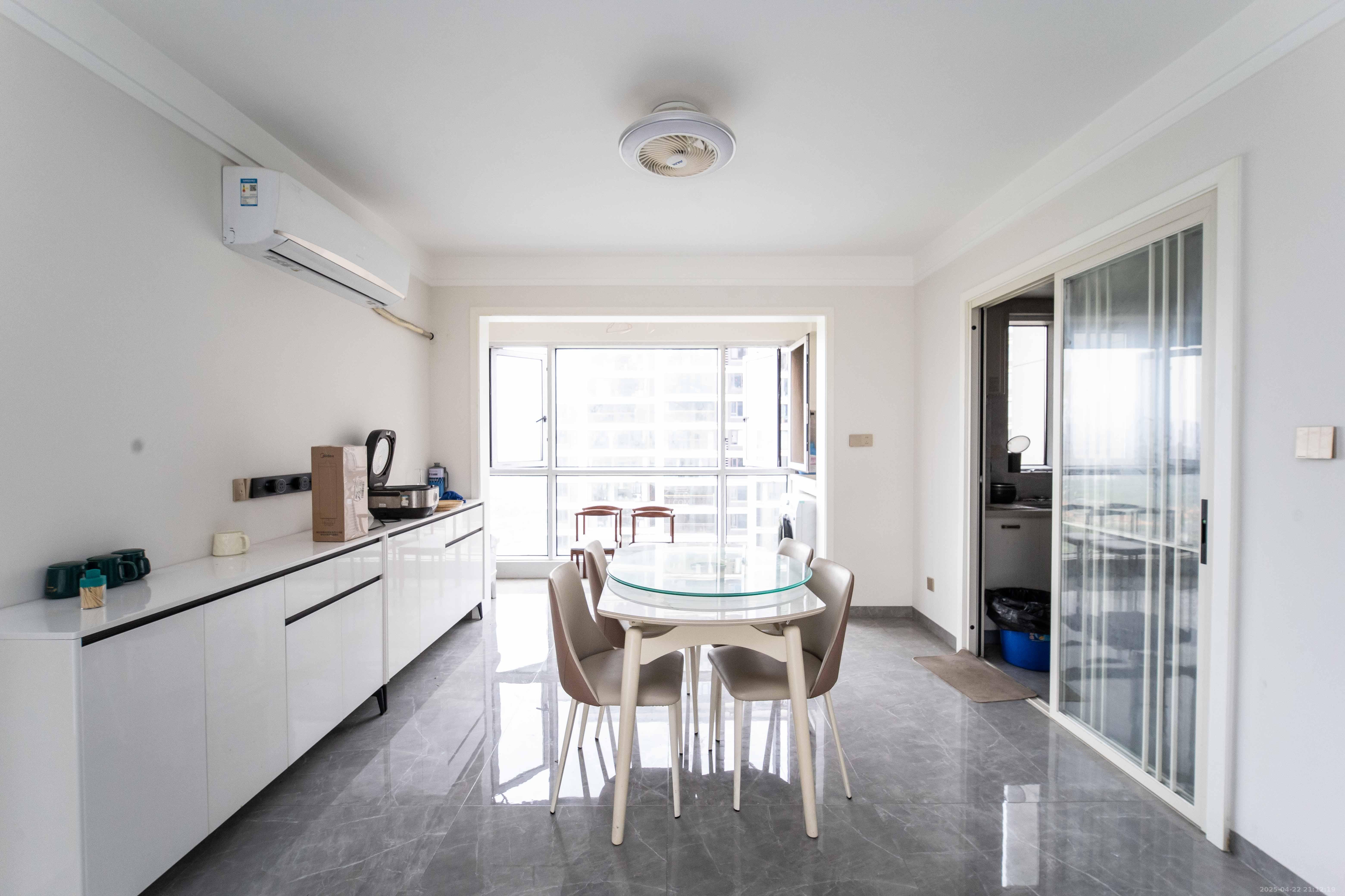 德奥悦东方 4室2厅3卫 249.00万 德奥悦东方 4室2厅3卫 249.00万客厅