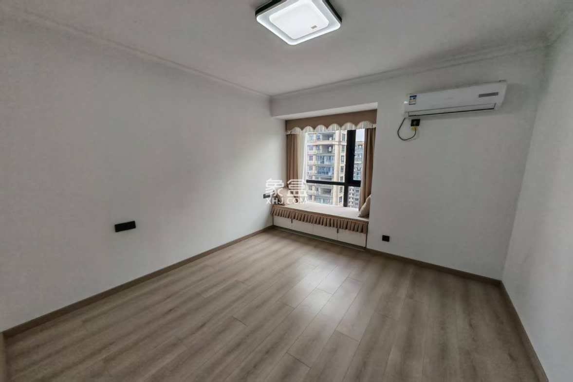 梓湖馨苑 3室2厅2卫 2300.0元/月 梓湖馨苑 3室2厅2卫 2300.0元/月室内图