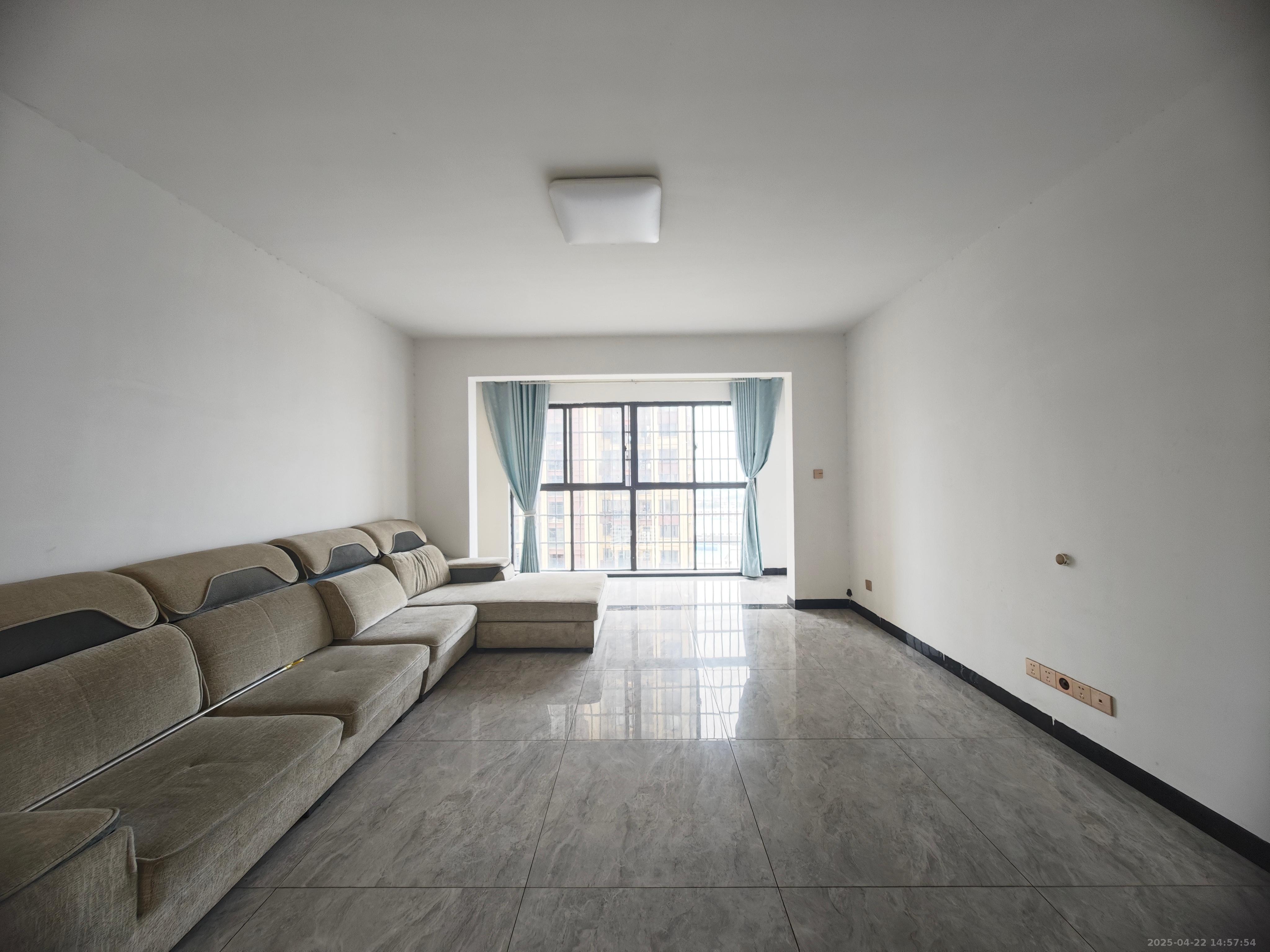 东方美地 4室2厅2卫 2400.0元/月 东方美地 4室2厅2卫 2400.0元/月室内图