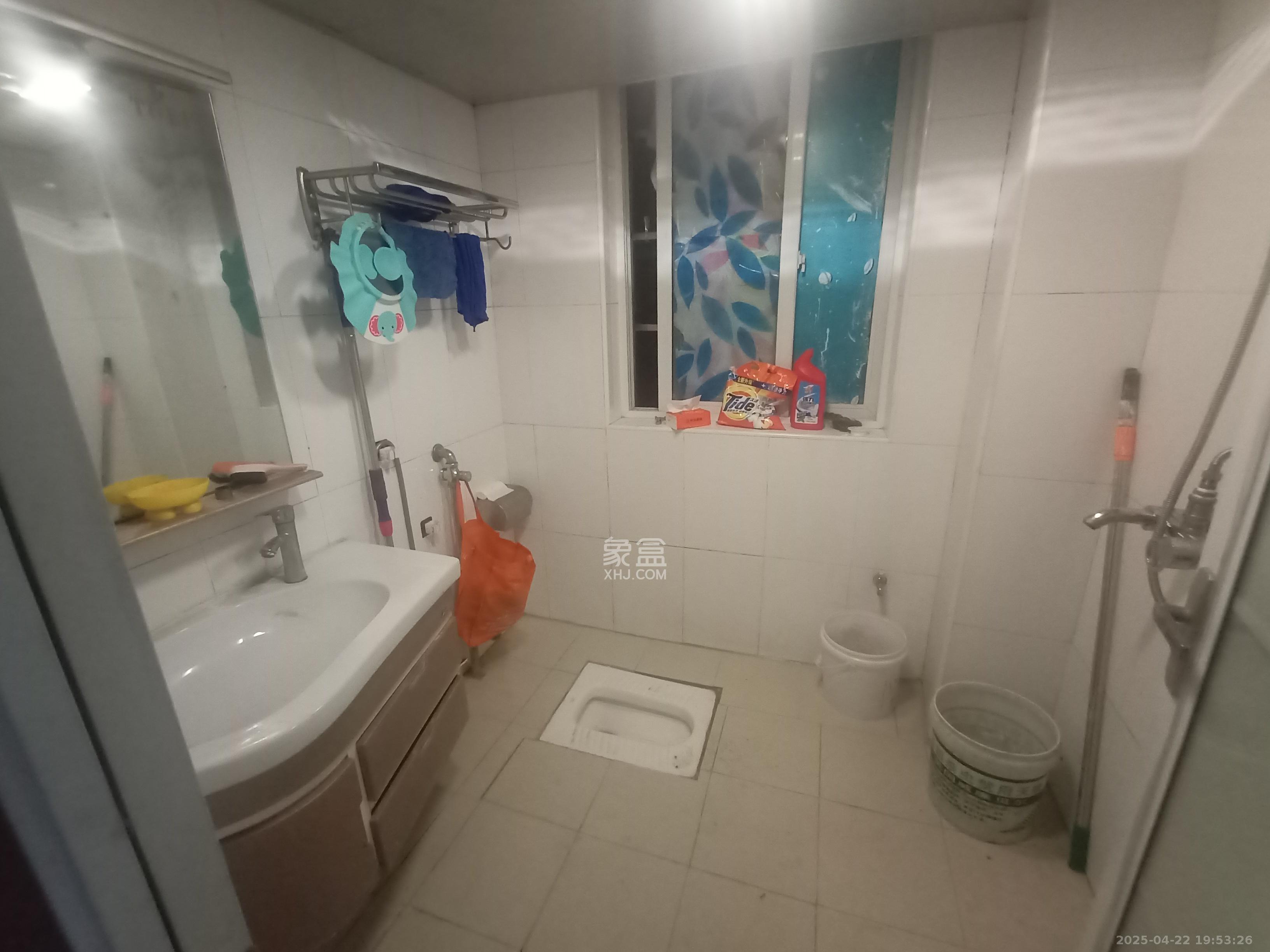 新诚小区  2室2厅1卫   1800.00元/月室内图