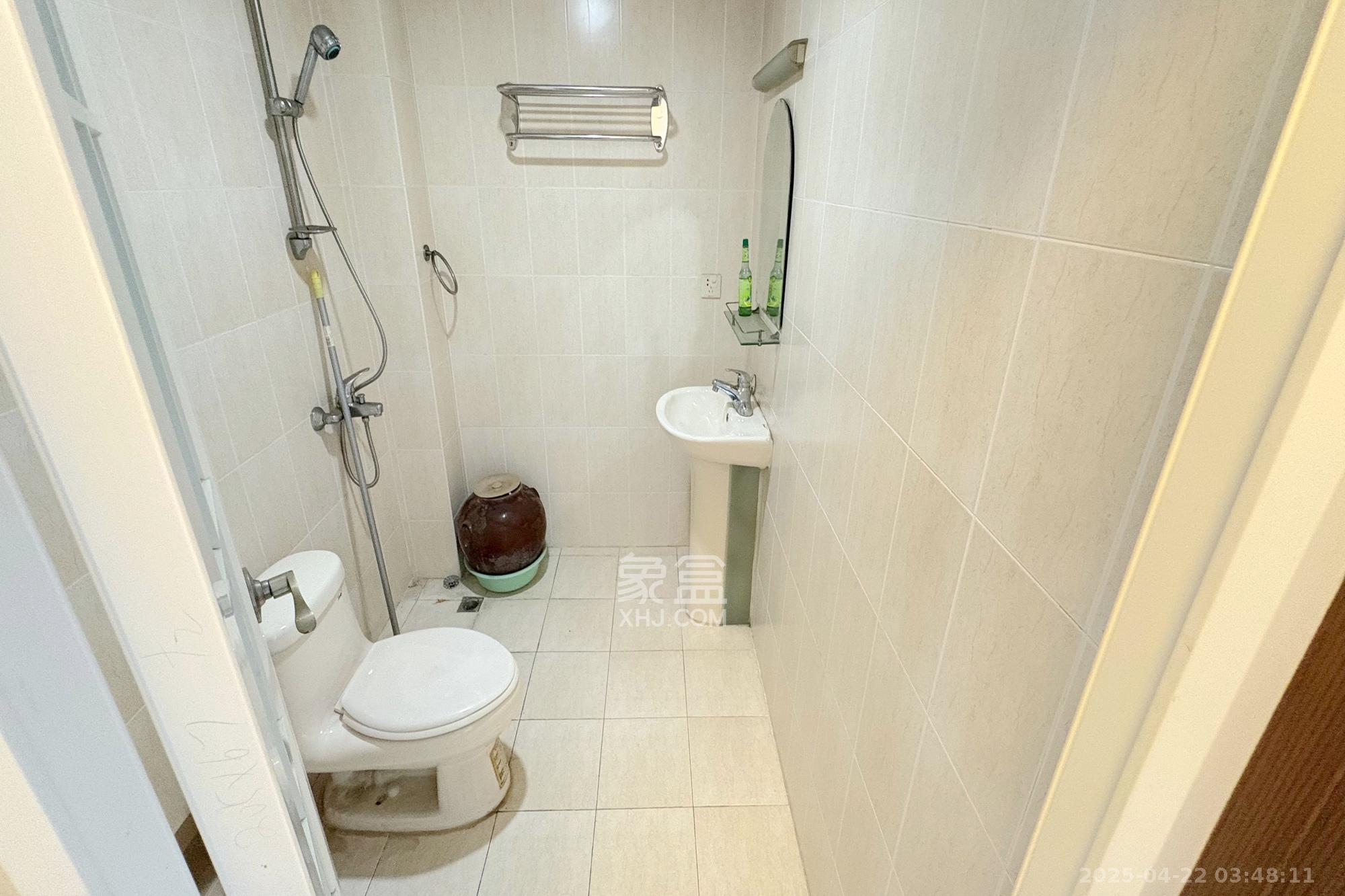 东南明苑 5室2厅2卫 88.8万 东南明苑 5室2厅2卫 88.8万卫生间