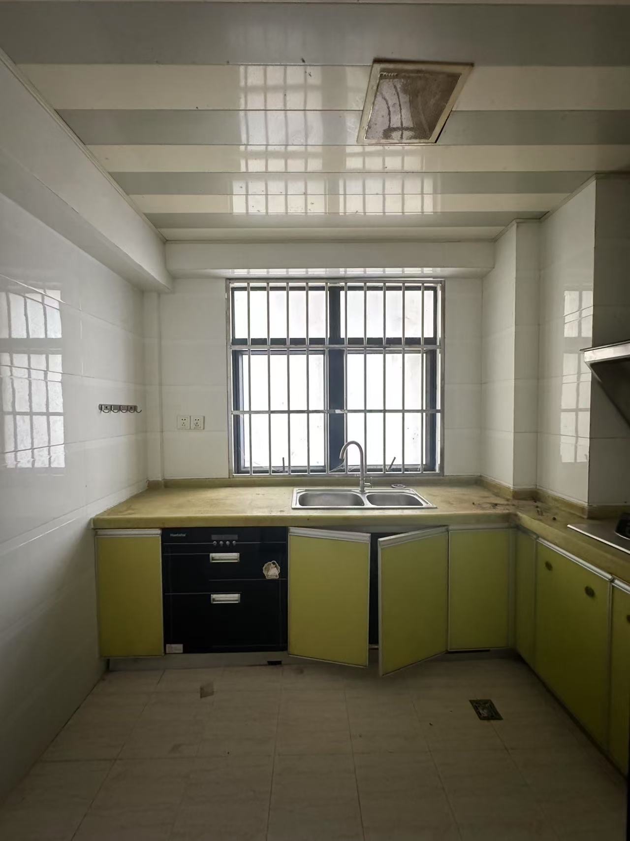 名门广场北区(二期)  3室2厅1卫    138.0万 名门广场北区(二期)  3室2厅1卫    138.0万客厅