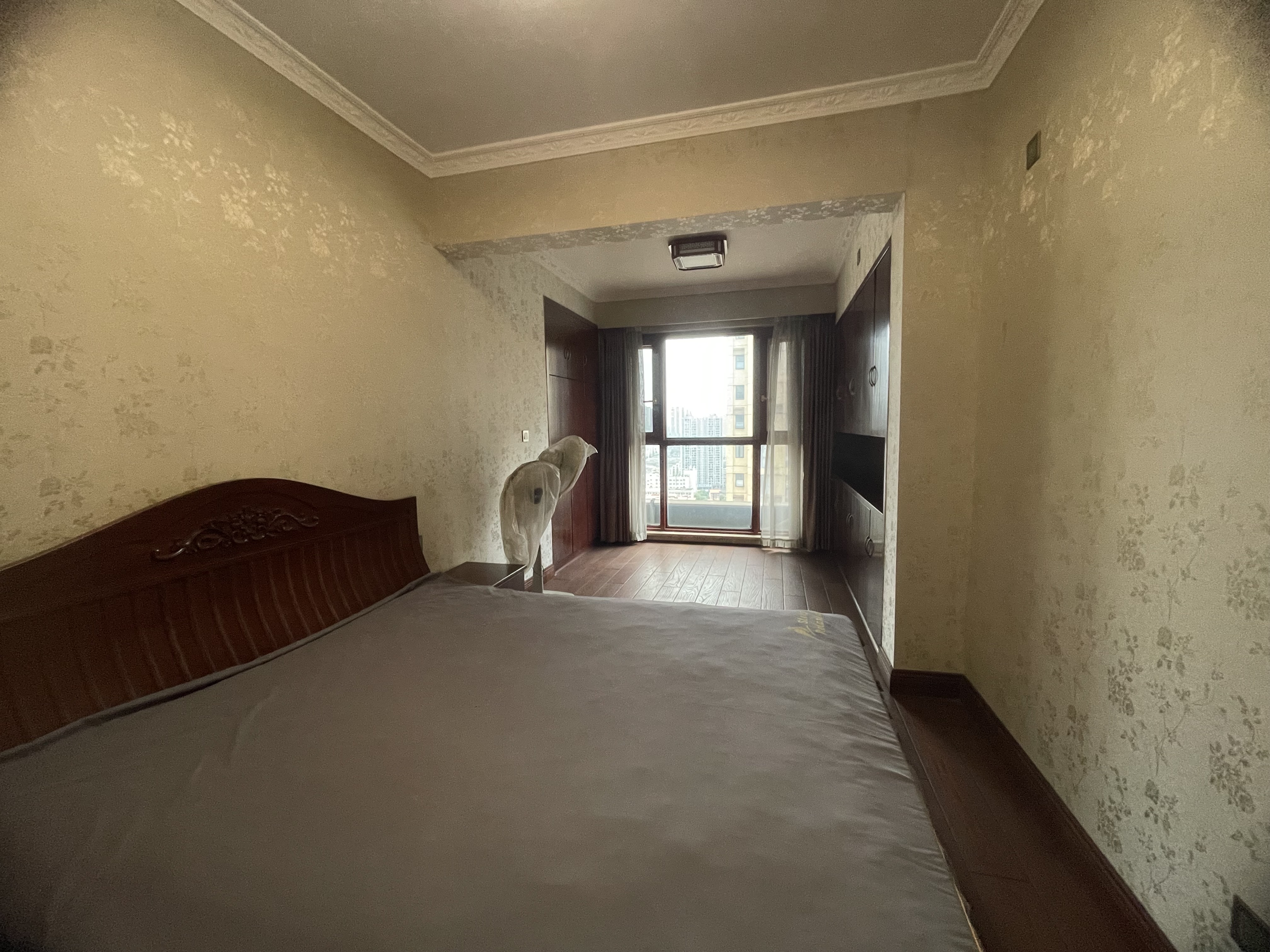 檀香山  5室2厅3卫    148.0万 檀香山  5室2厅3卫    148.0万客厅