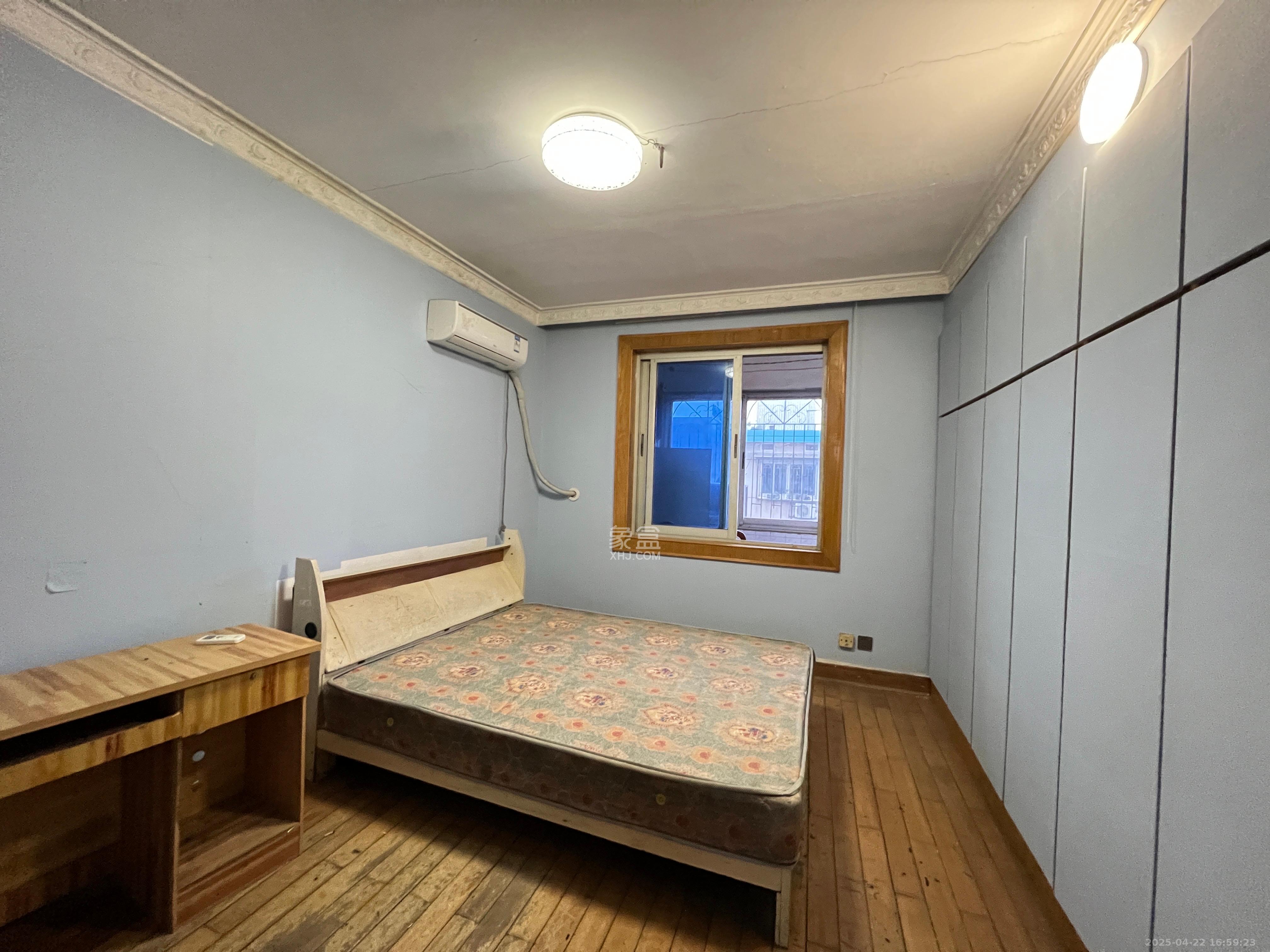 荷花园市直教师村(长沙市教育局直属教师二村) 3室2厅1卫 1300.0元/月 荷花园市直教师村(长沙市教育局直属教师二村) 3室2厅1卫 1300.0元/月室内图