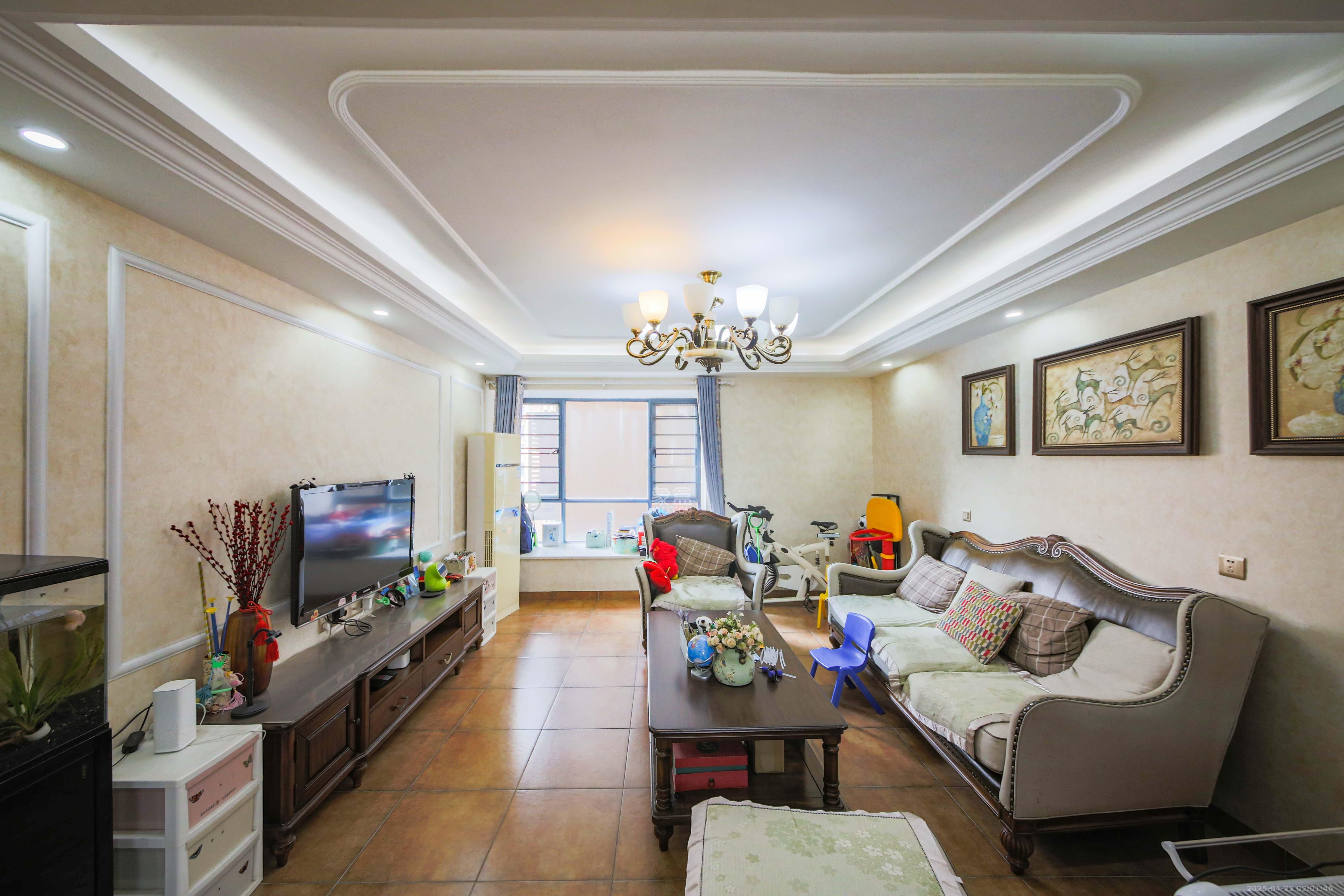 标志浪漫满屋(枫景公寓)  3室2厅2卫    120.0万 标志浪漫满屋(枫景公寓)  3室2厅2卫    120.0万客厅