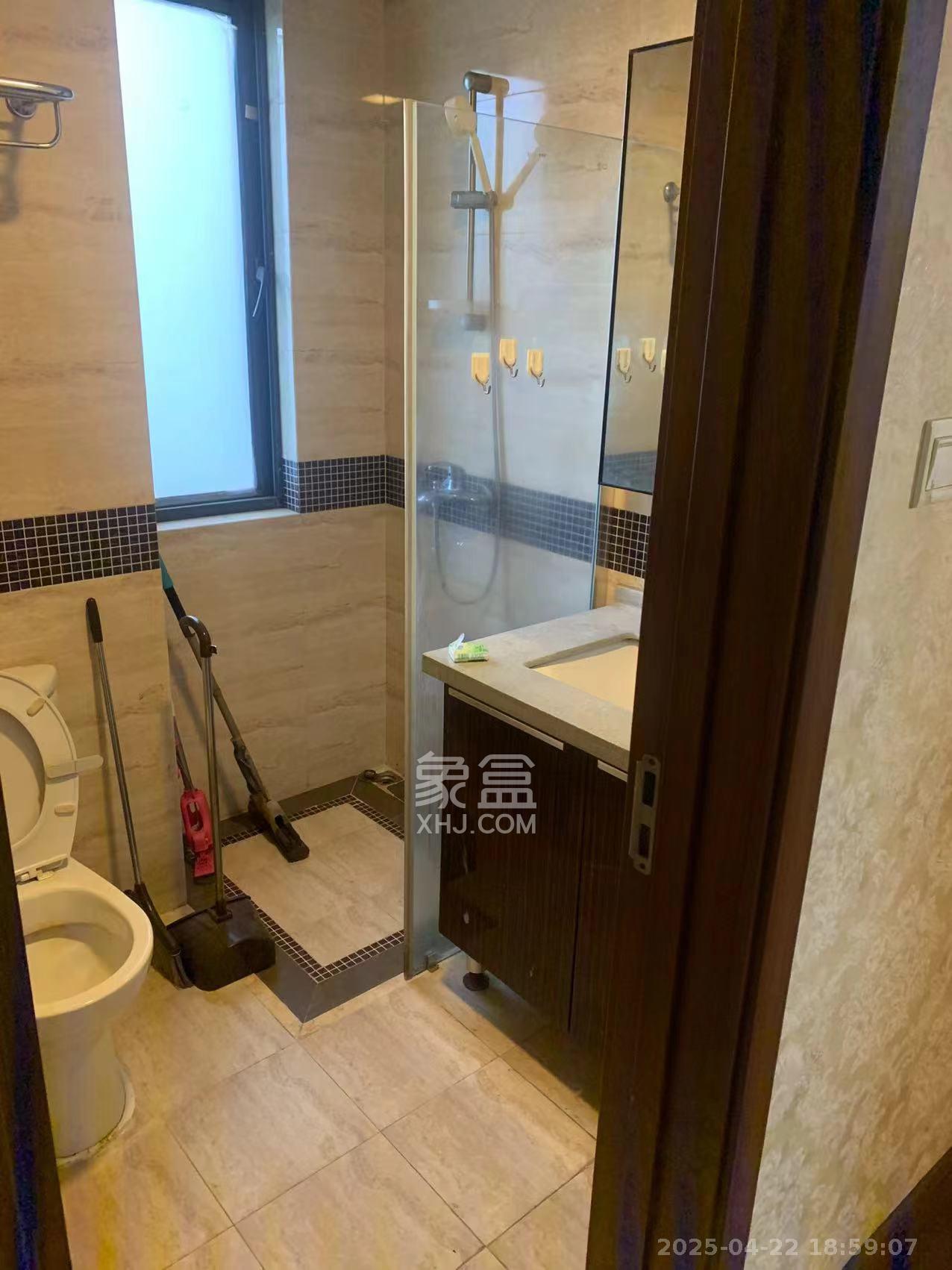 万科城  1室2厅1卫   2300.00元/月室内图