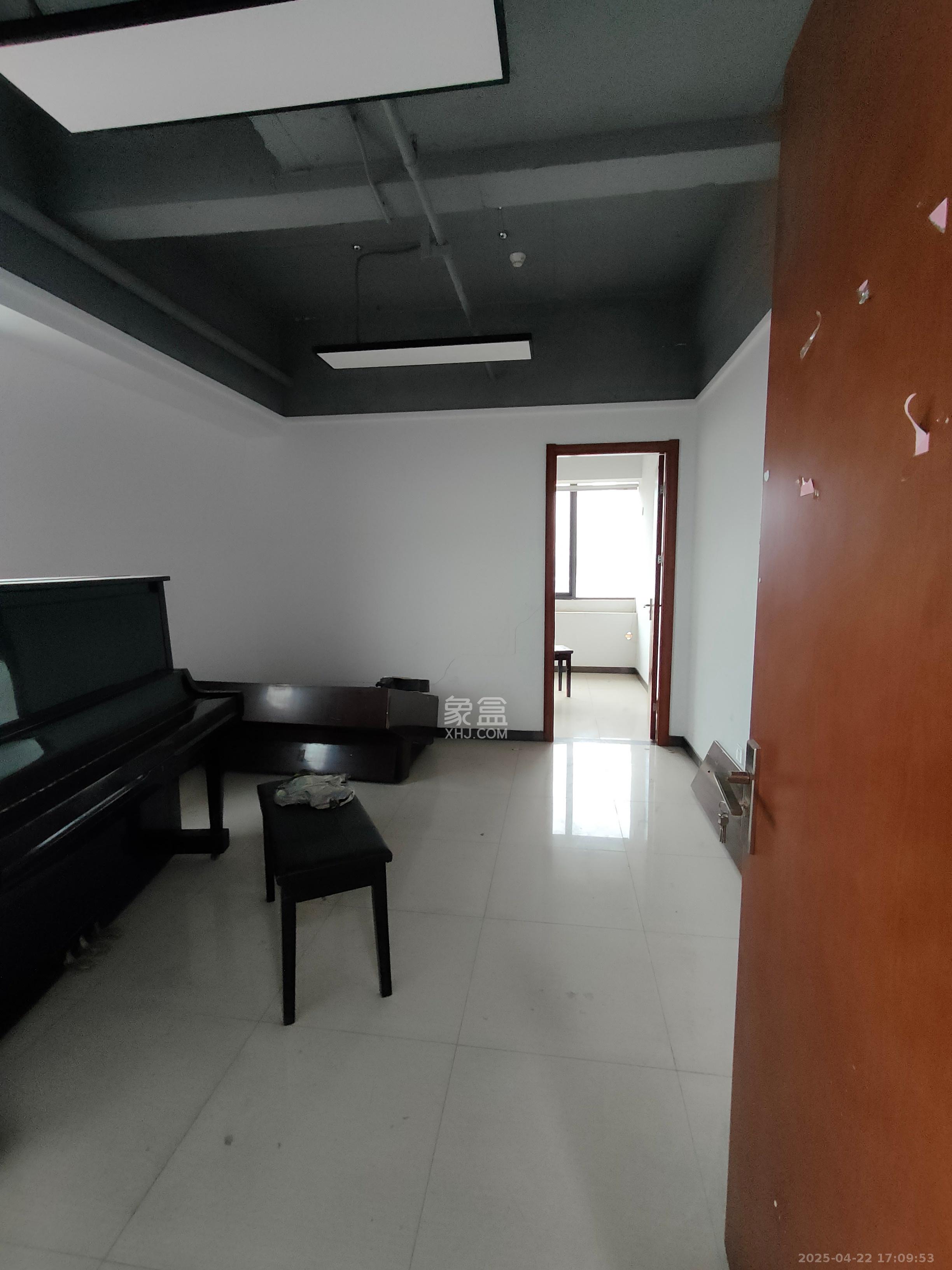 佐佑大厦  5室2厅2卫    7500.0元/月 佐佑大厦  5室2厅2卫    7500.0元/月室内图